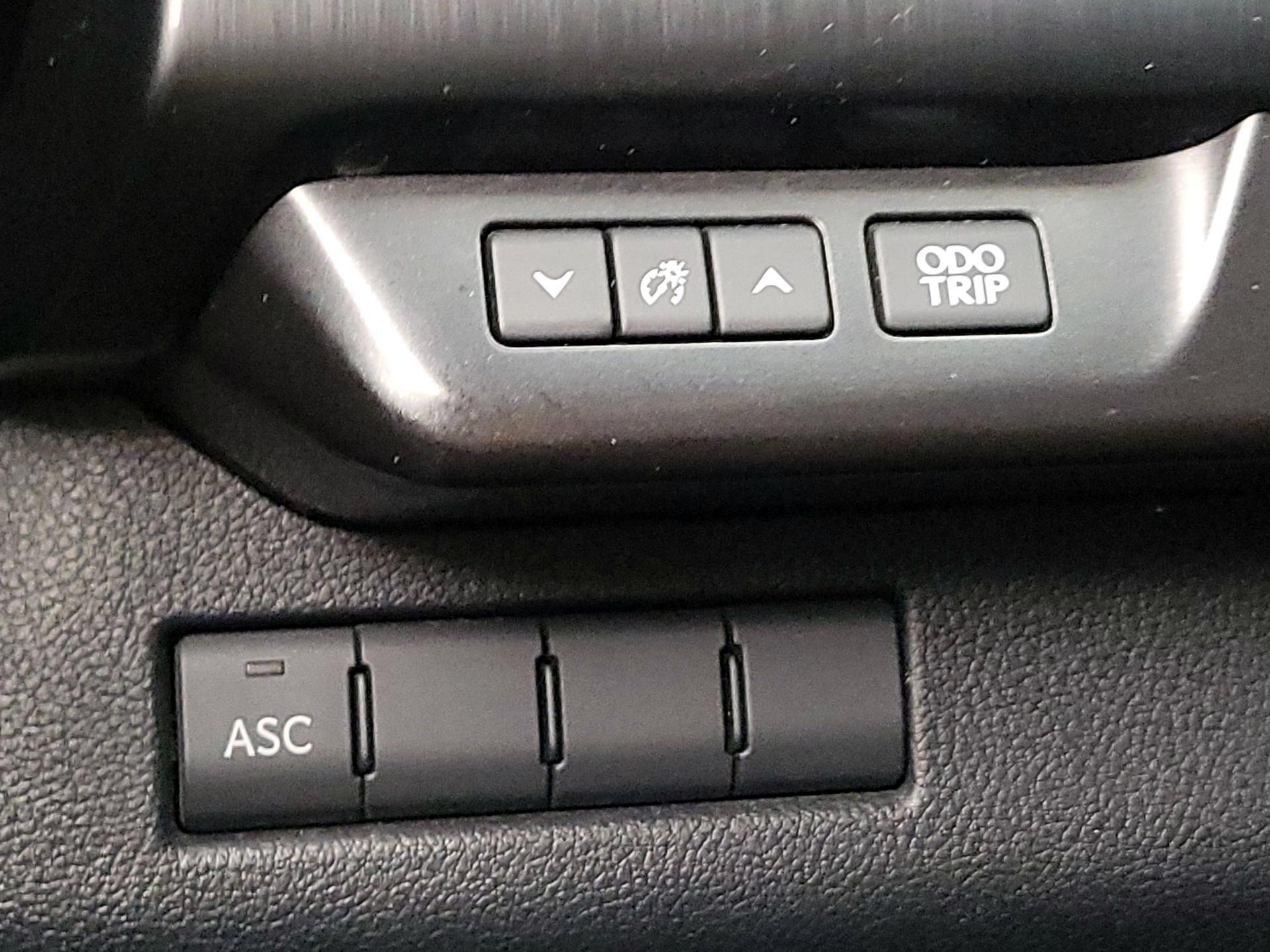 Thumbnail: 2020 Lexus UX - 13