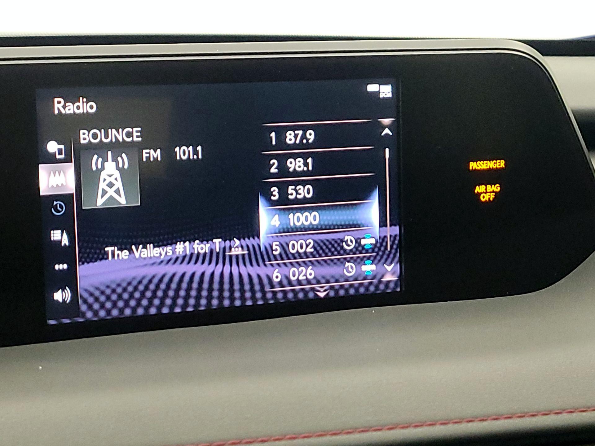 Thumbnail: 2020 Lexus UX - 15