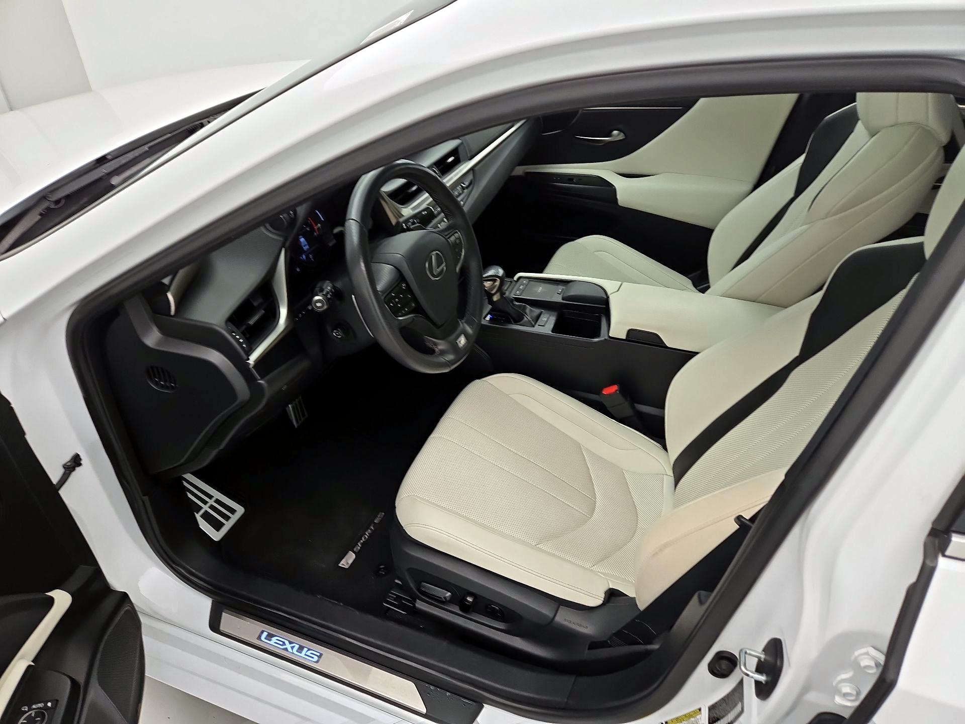 Thumbnail: 2021 Lexus ES - 11