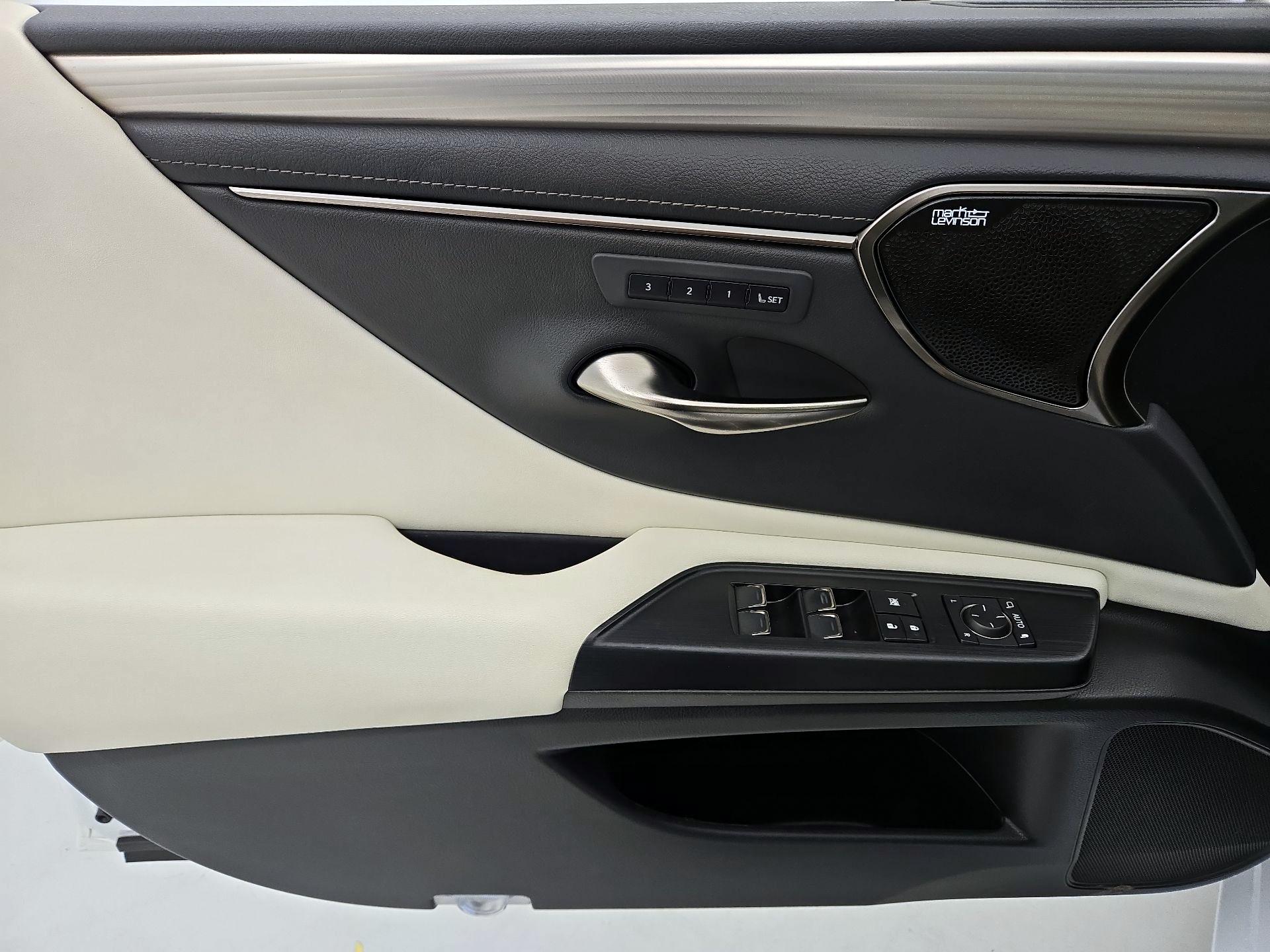 Thumbnail: 2021 Lexus ES - 12