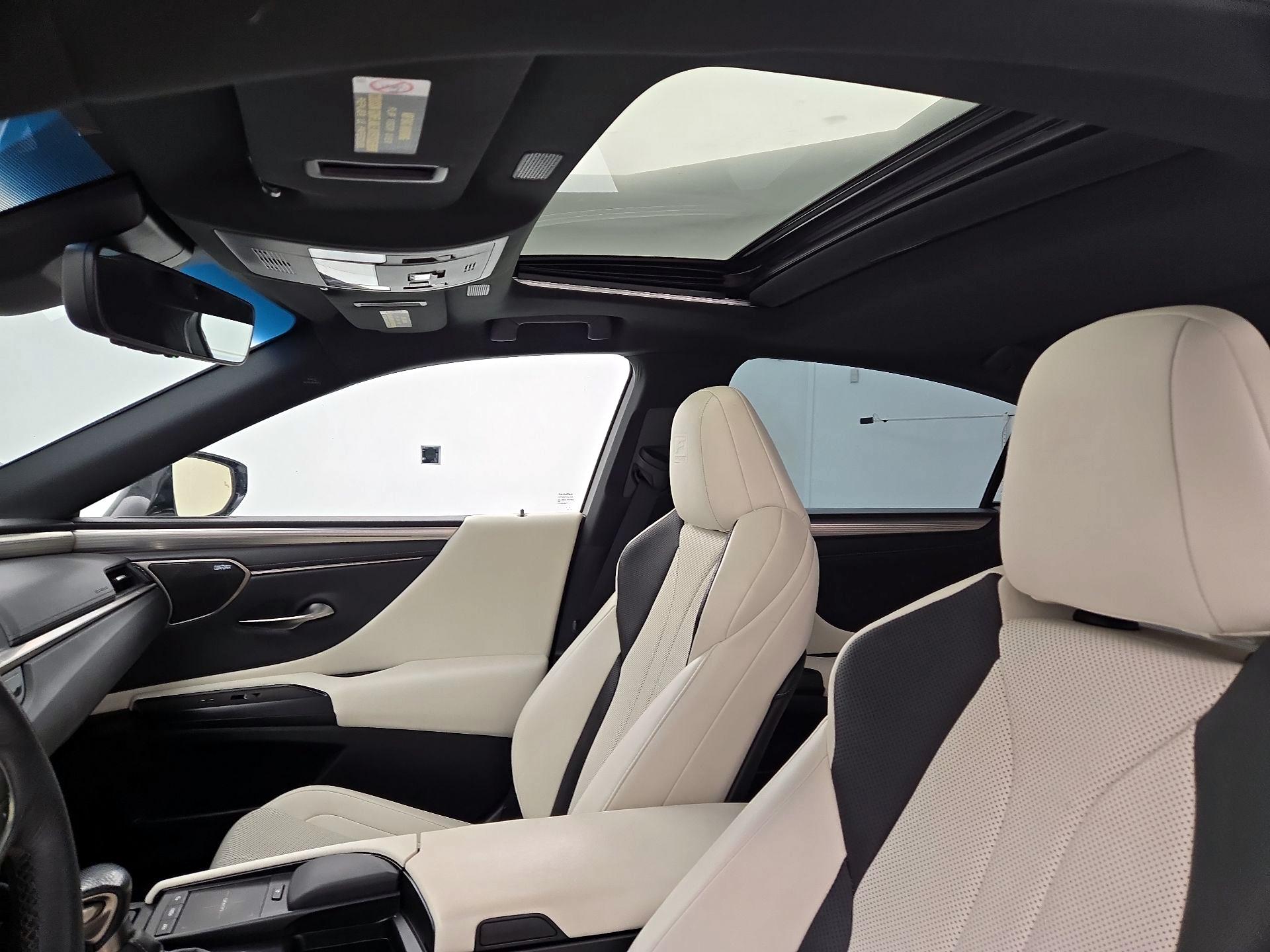 Thumbnail: 2021 Lexus ES - 19