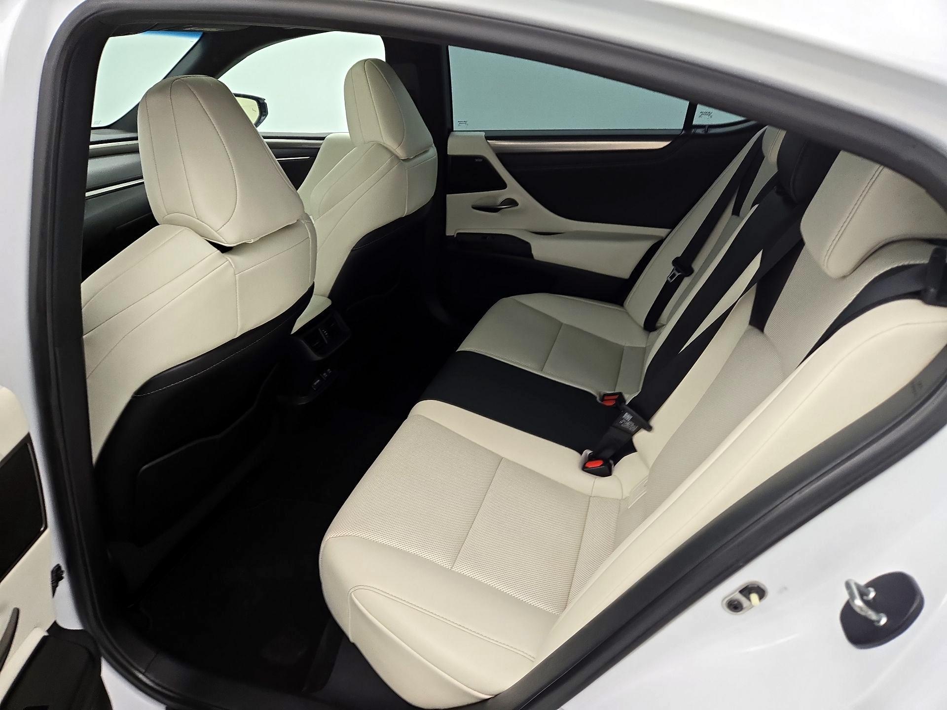 Thumbnail: 2021 Lexus ES - 20