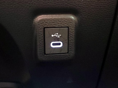 USB/AUX Ports