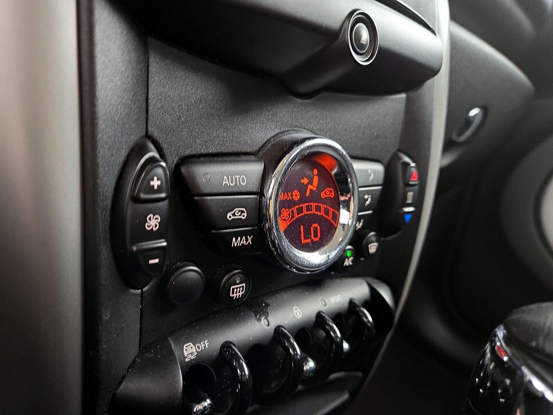 Thumbnail: 2015 MINI Cooper Countryman - 14