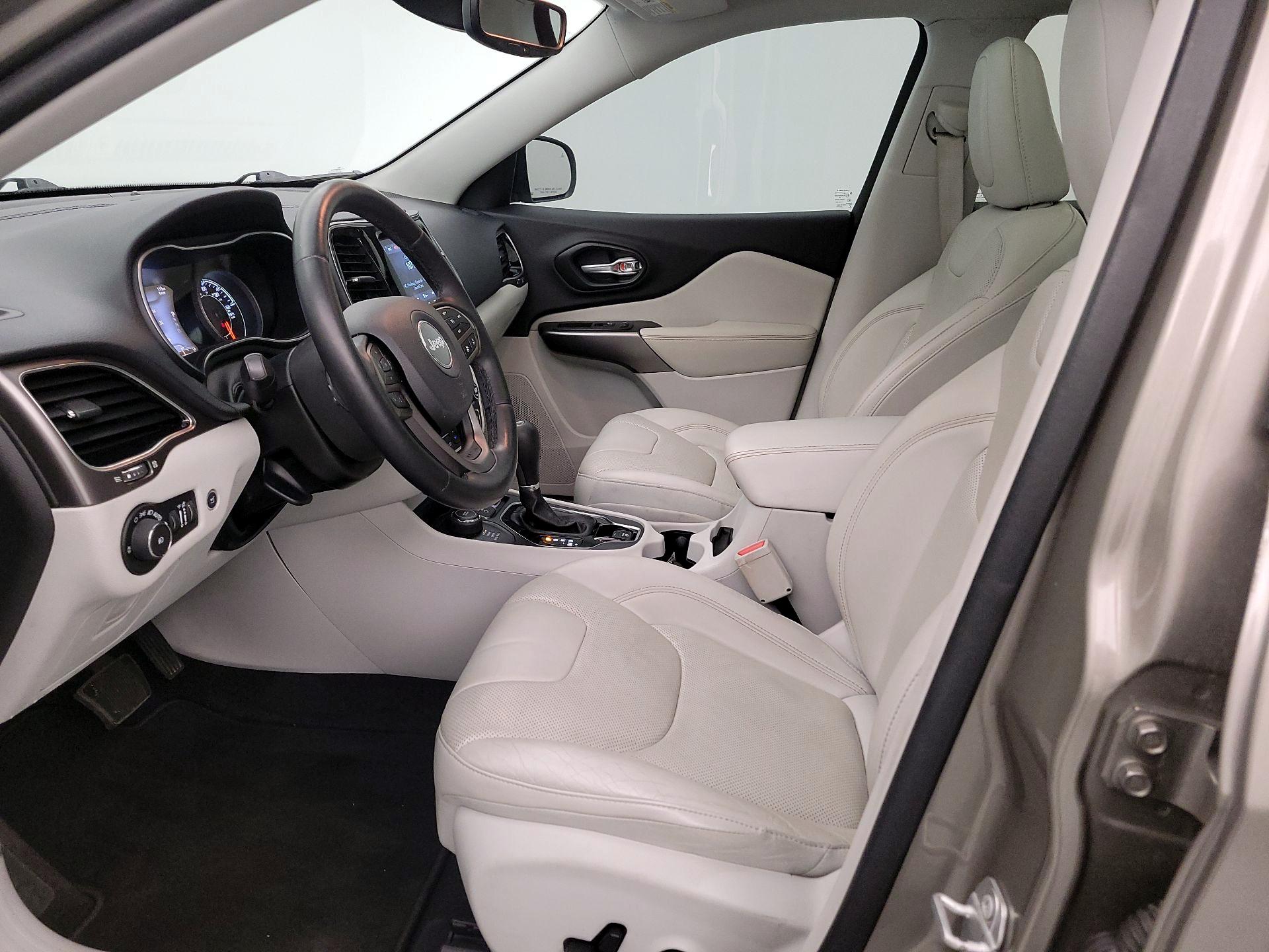 Thumbnail: 2020 Jeep Cherokee - 11