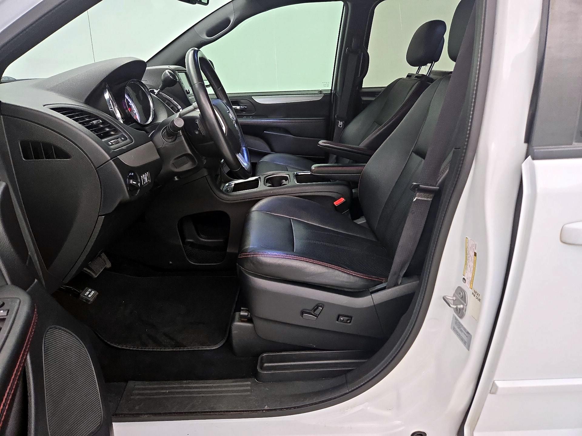 Thumbnail: 2017 Dodge Grand Caravan - 11