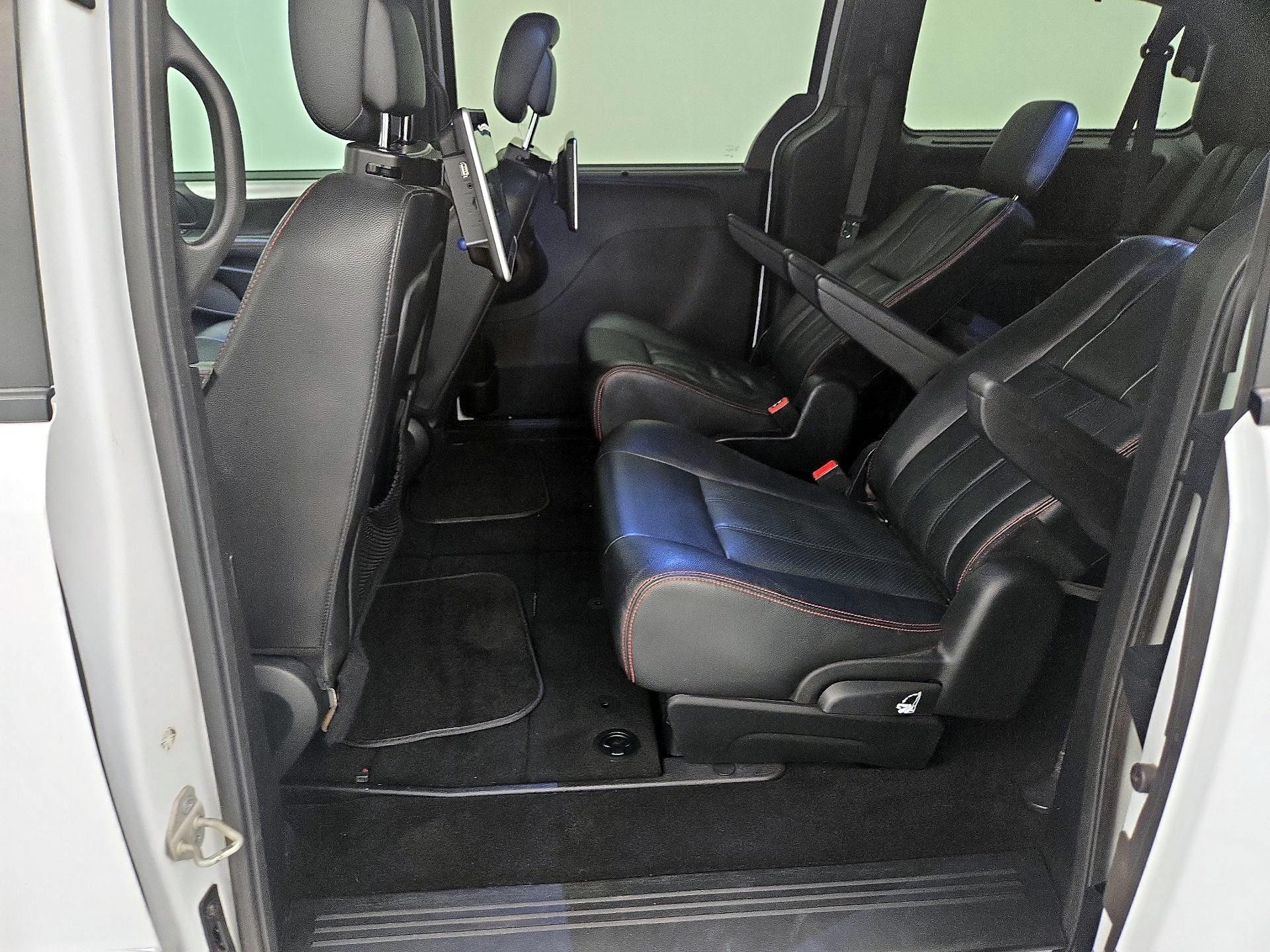 Thumbnail: 2017 Dodge Grand Caravan - 19
