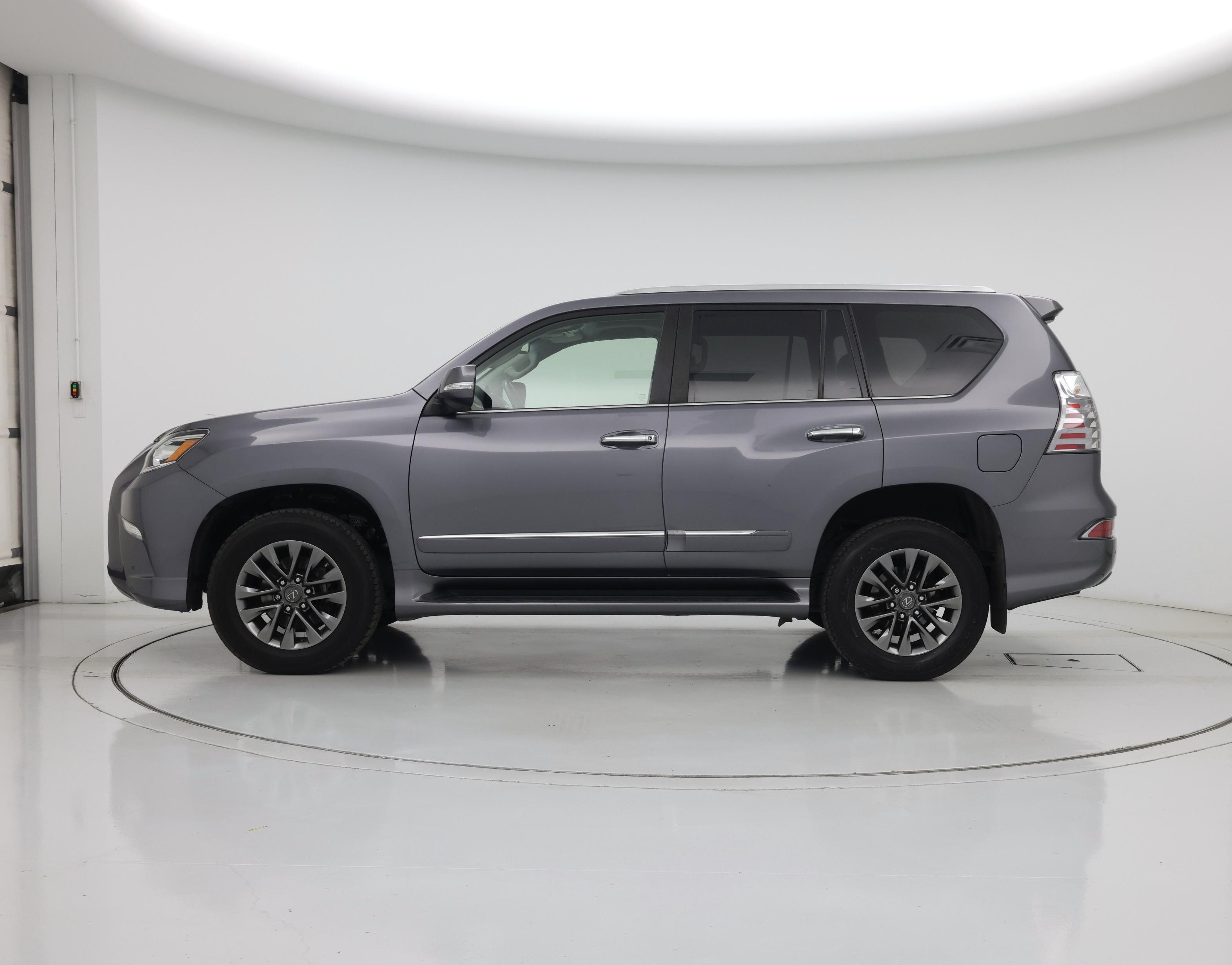 Thumbnail: 2017 Lexus GX - 3