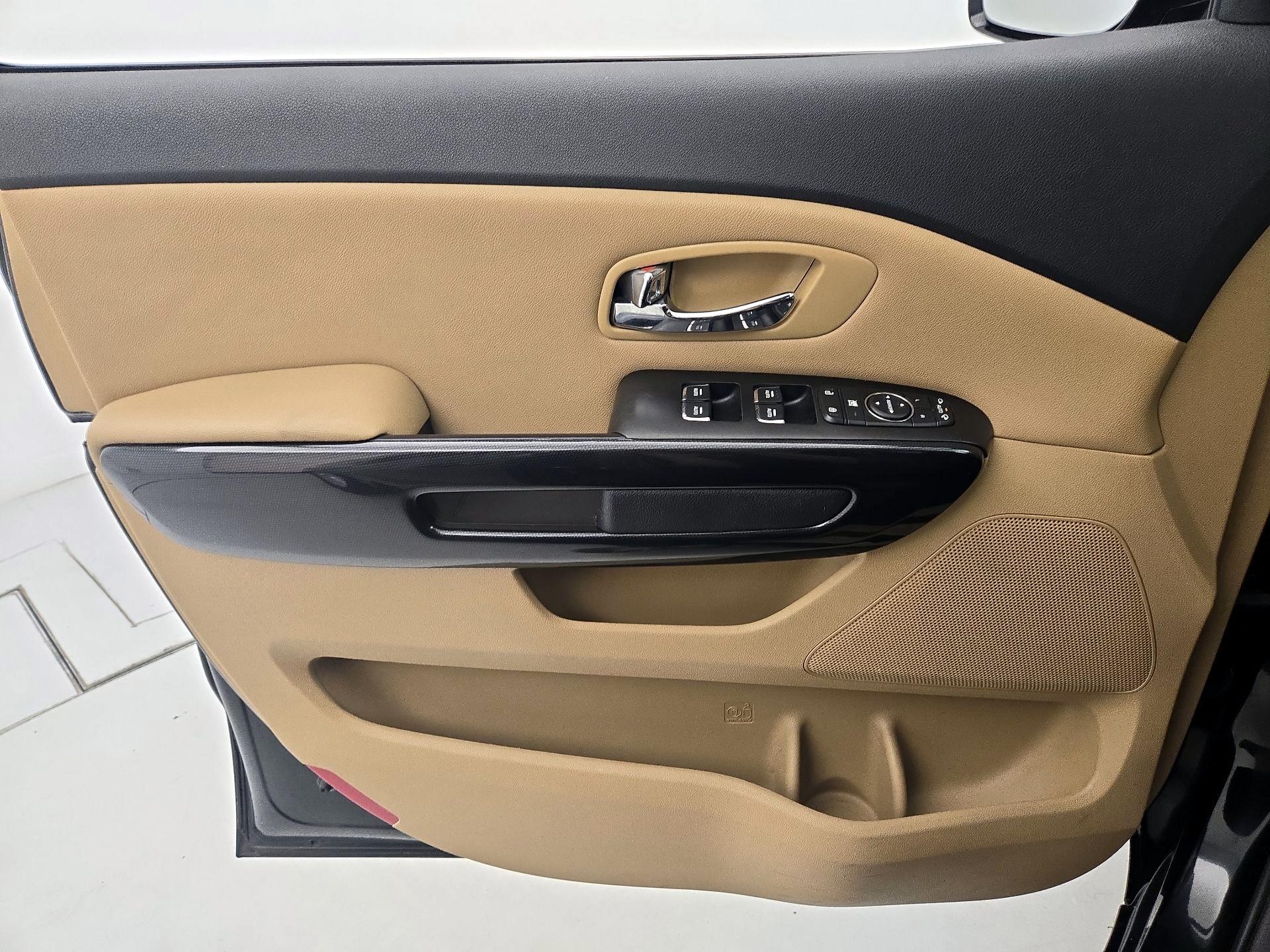 Thumbnail: 2018 Kia Sedona - 12