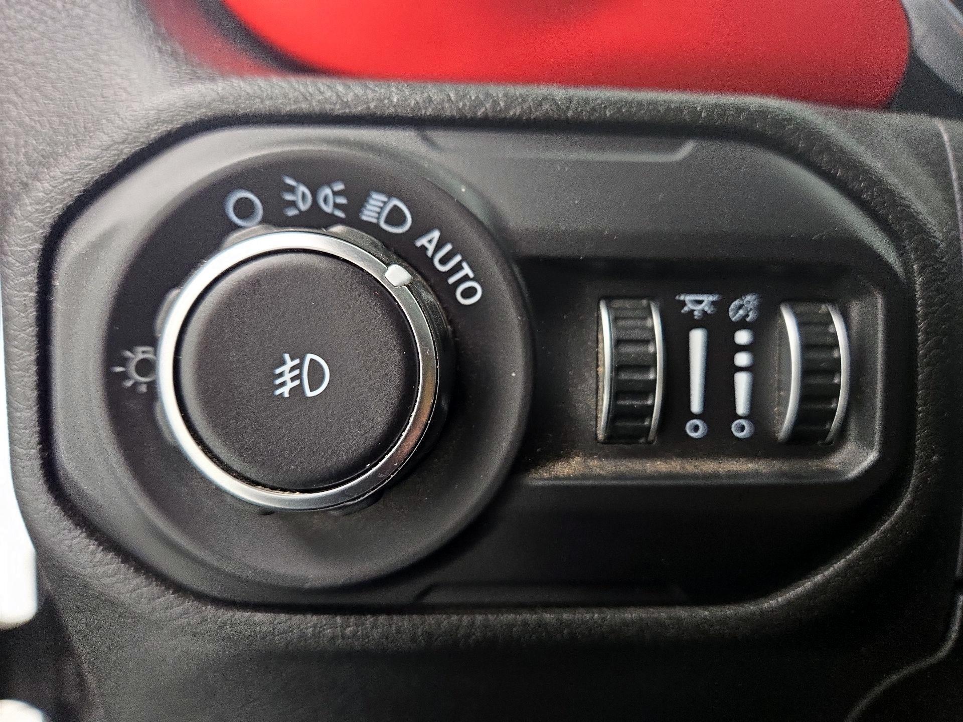 Thumbnail: 2018 Jeep Wrangler - 13