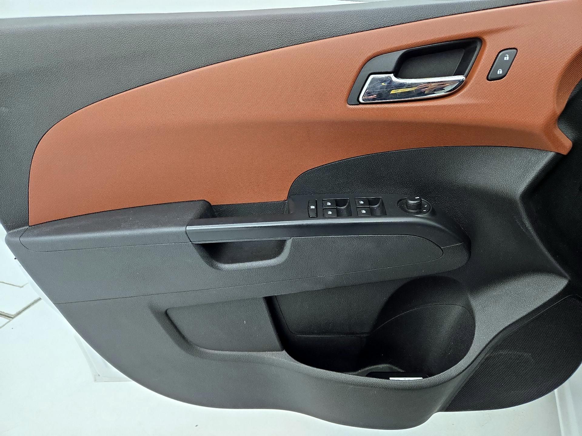 Thumbnail: 2016 Chevrolet Sonic - 12