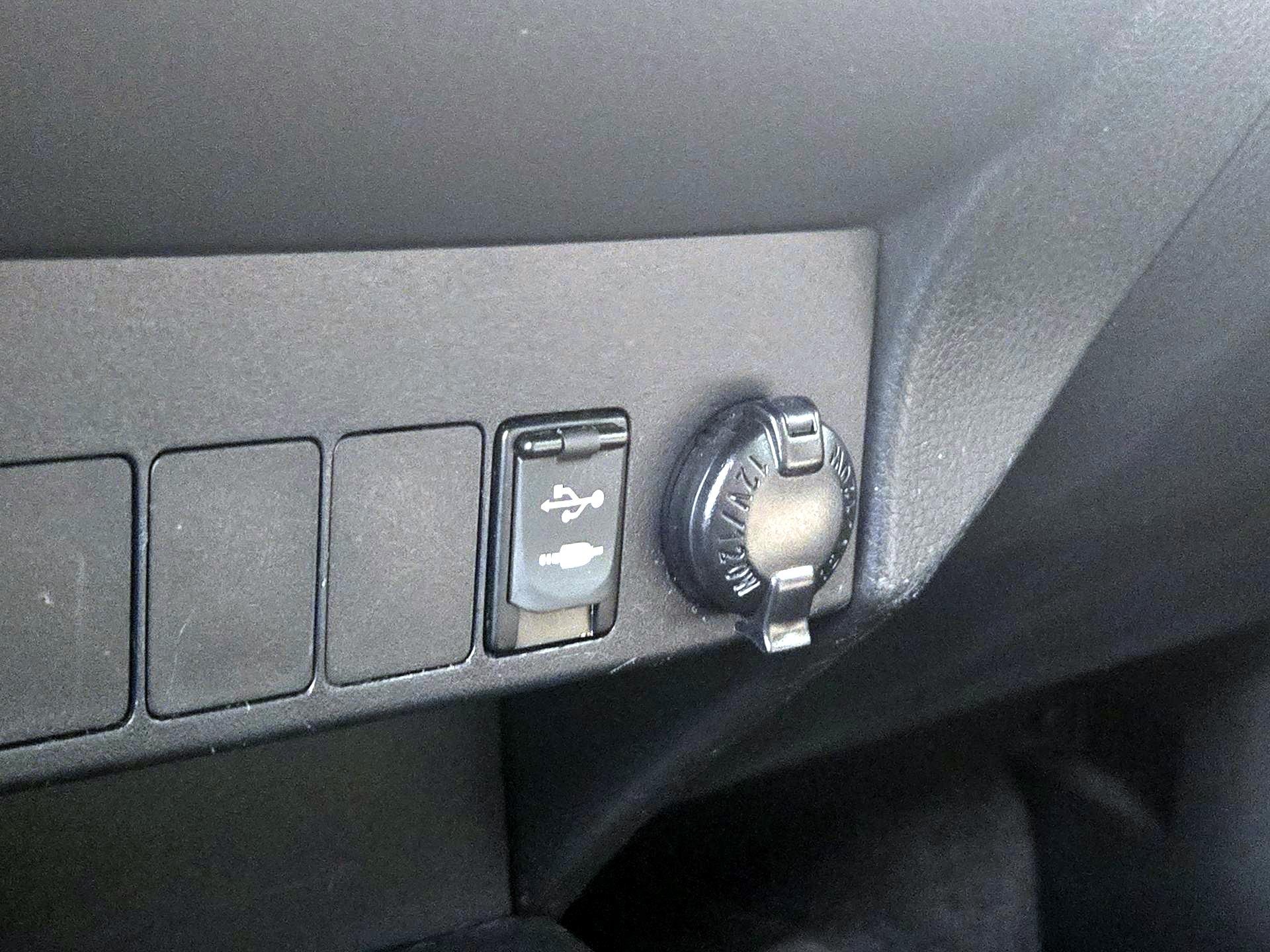 Thumbnail: 2015 Toyota RAV4 - 18