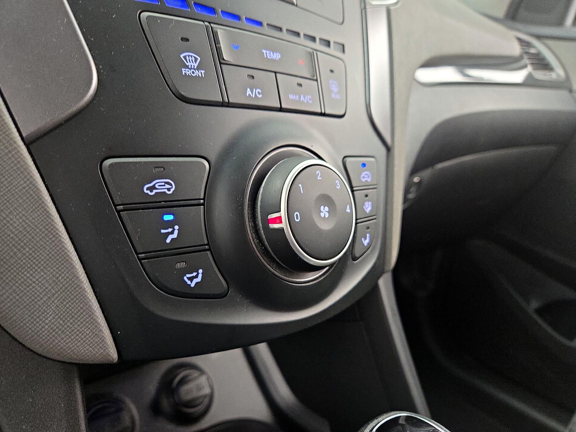 Thumbnail: 2015 Hyundai Santa Fe - 16