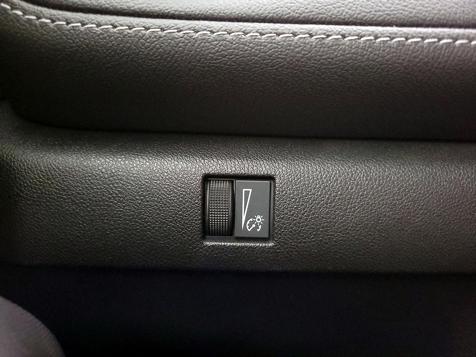 2023 Chevrolet Colorado LT - Photo 14