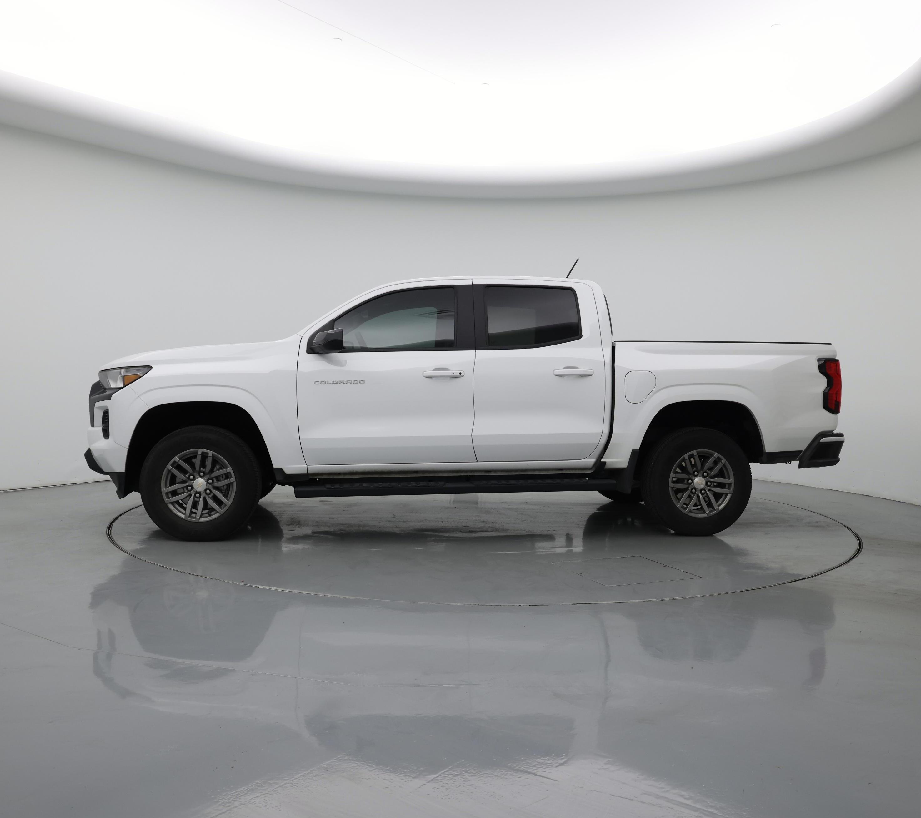 Thumbnail: 2023 Chevrolet Colorado - 3