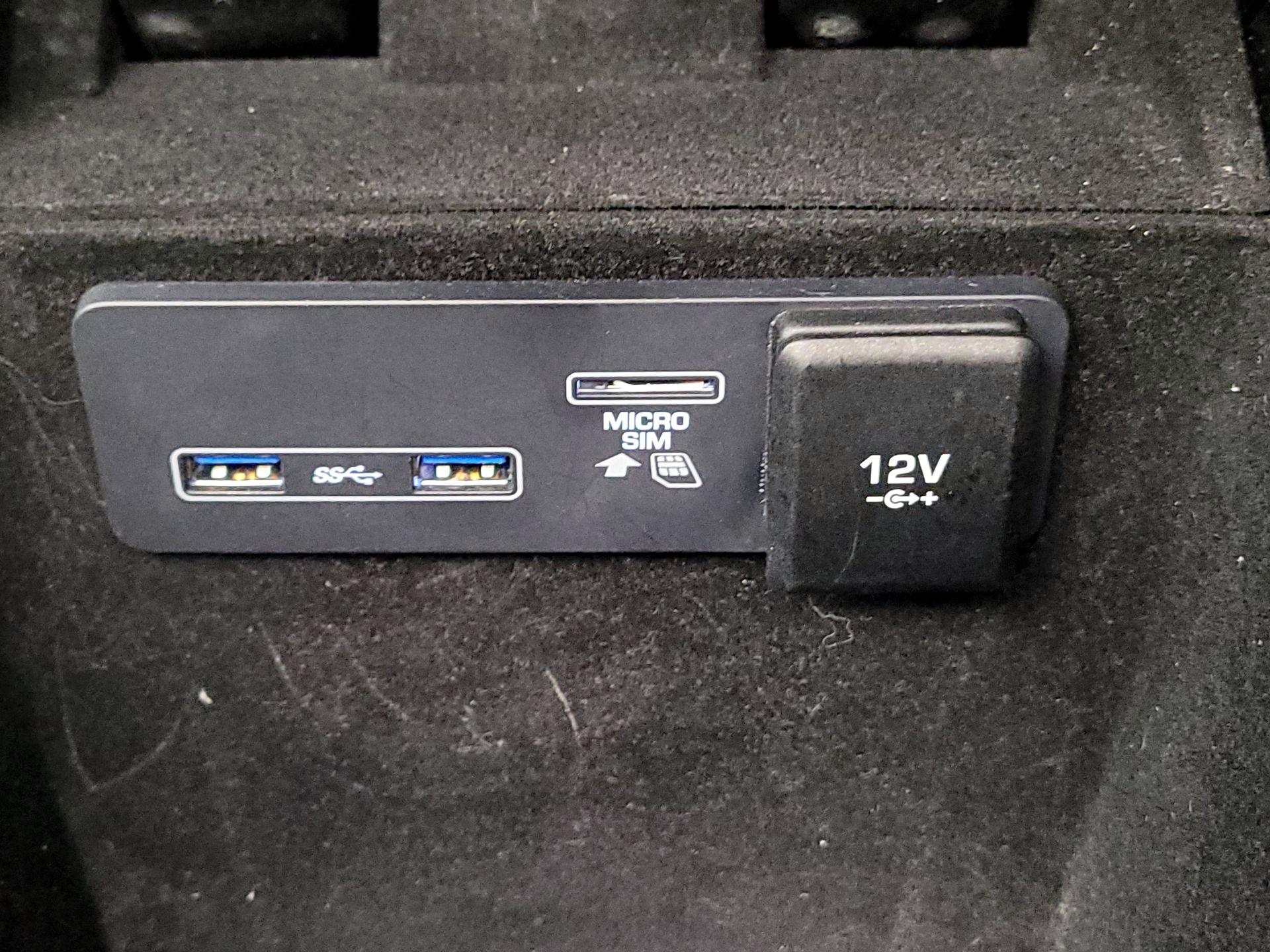 Thumbnail: 2020 Land Rover Range Rover Velar - 19