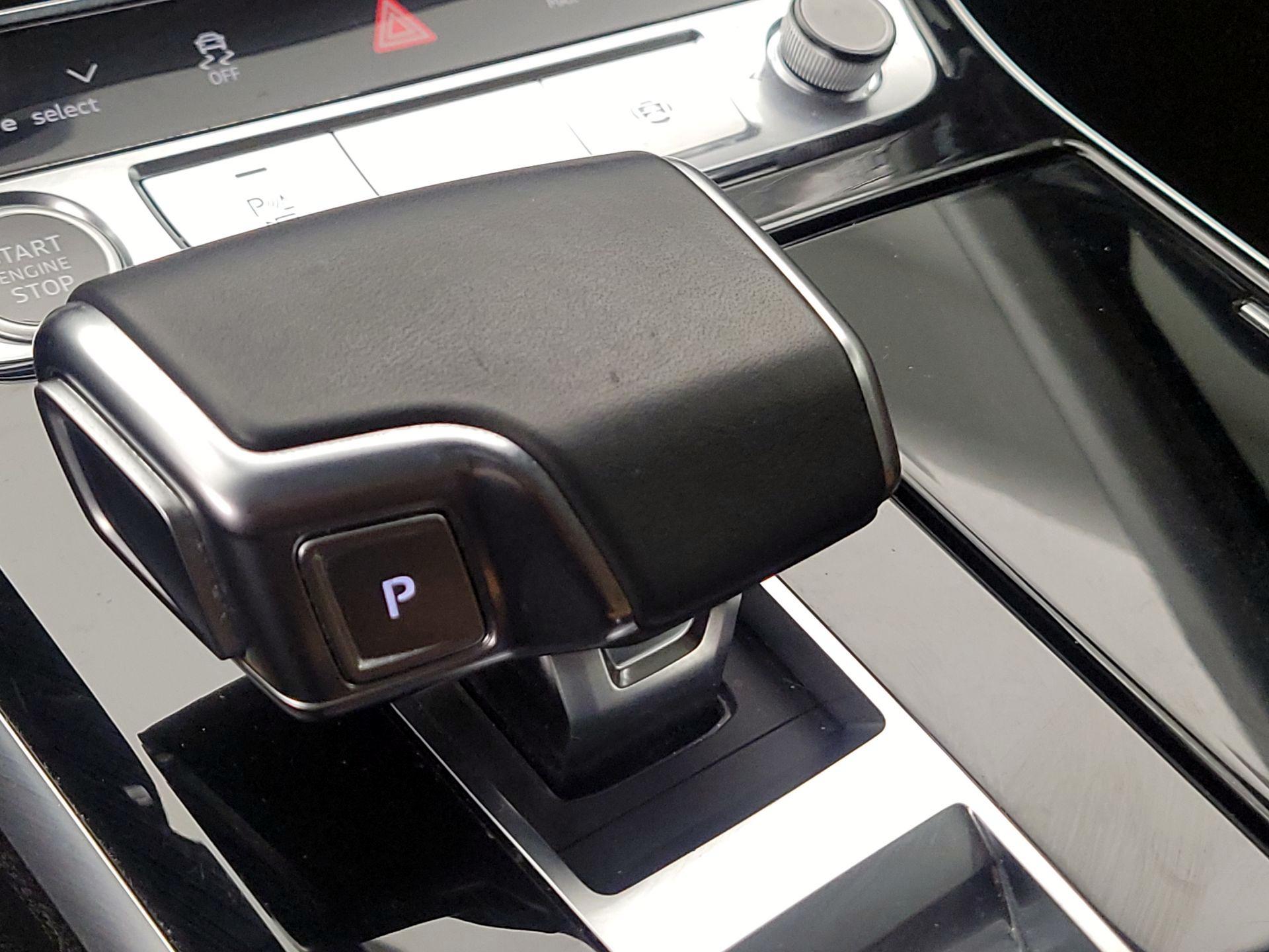 Thumbnail: 2021 Audi A8 - 18