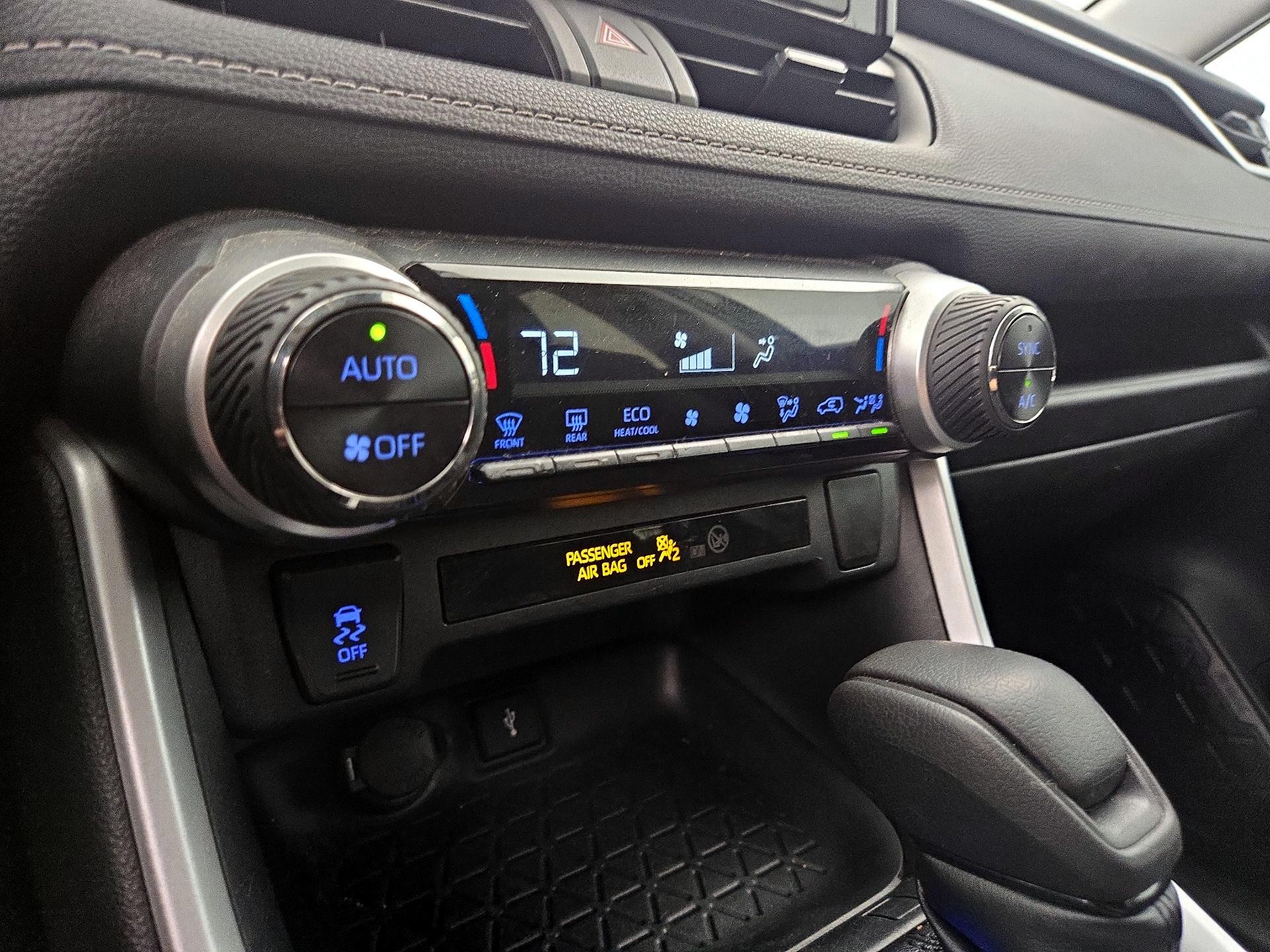 Thumbnail: 2020 Toyota RAV4 - 16