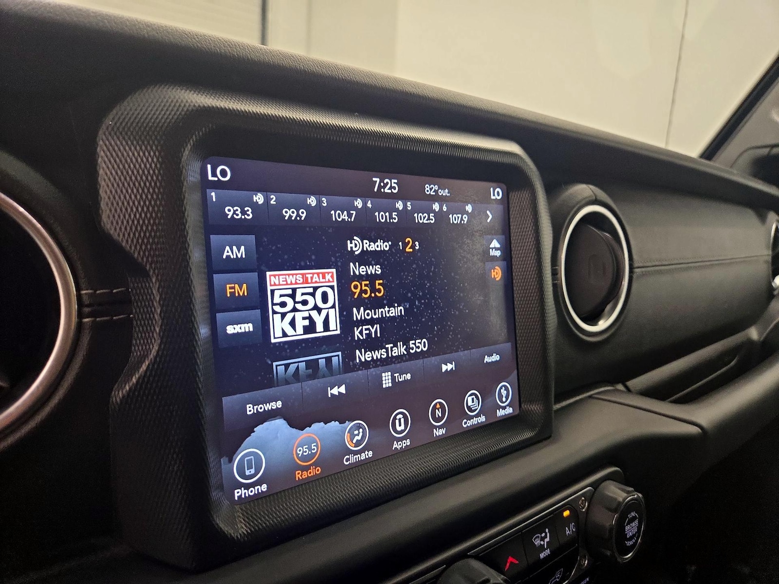 2019 Jeep Wrangler Unlimited Sahara - Photo 17