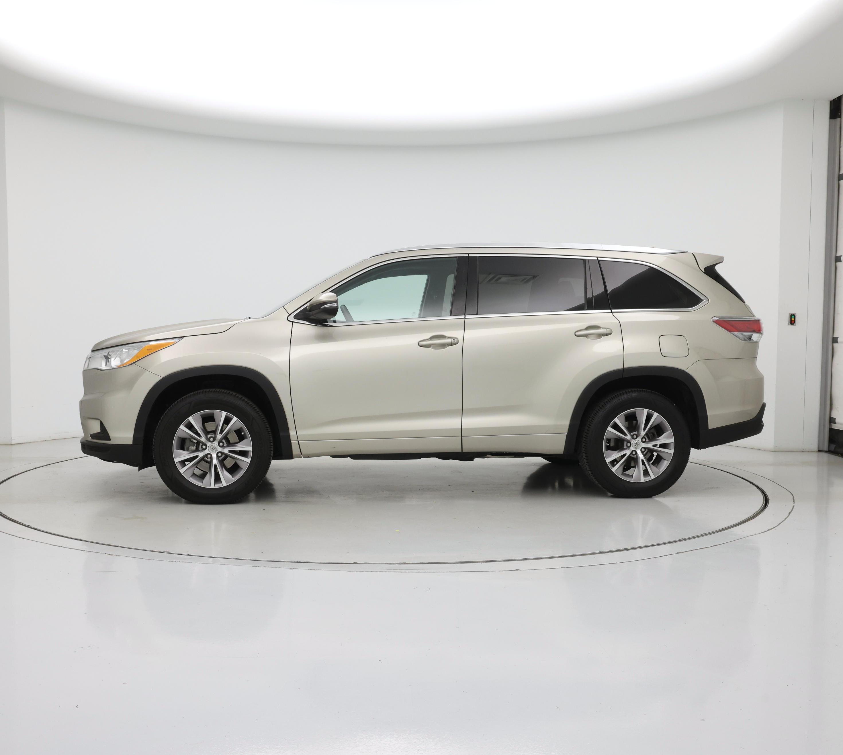 Thumbnail: 2014 Toyota Highlander - 3