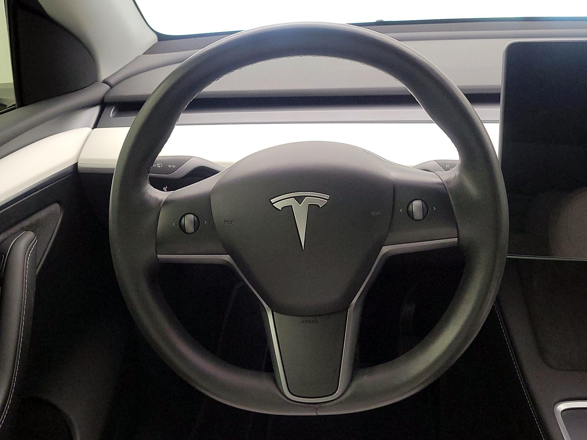 Thumbnail: 2023 Tesla Model Y - 10