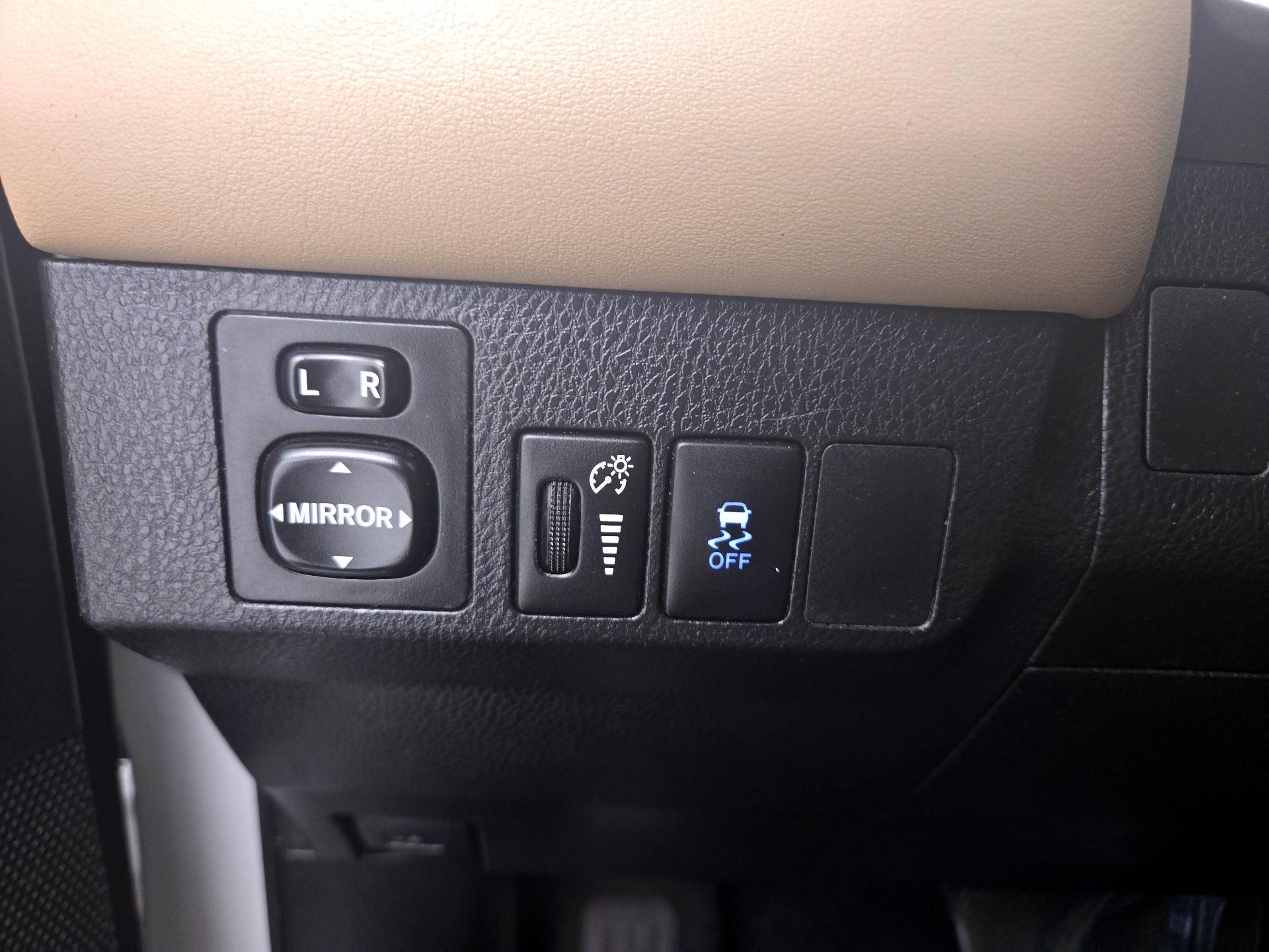 Thumbnail: 2014 Toyota RAV4 - 13