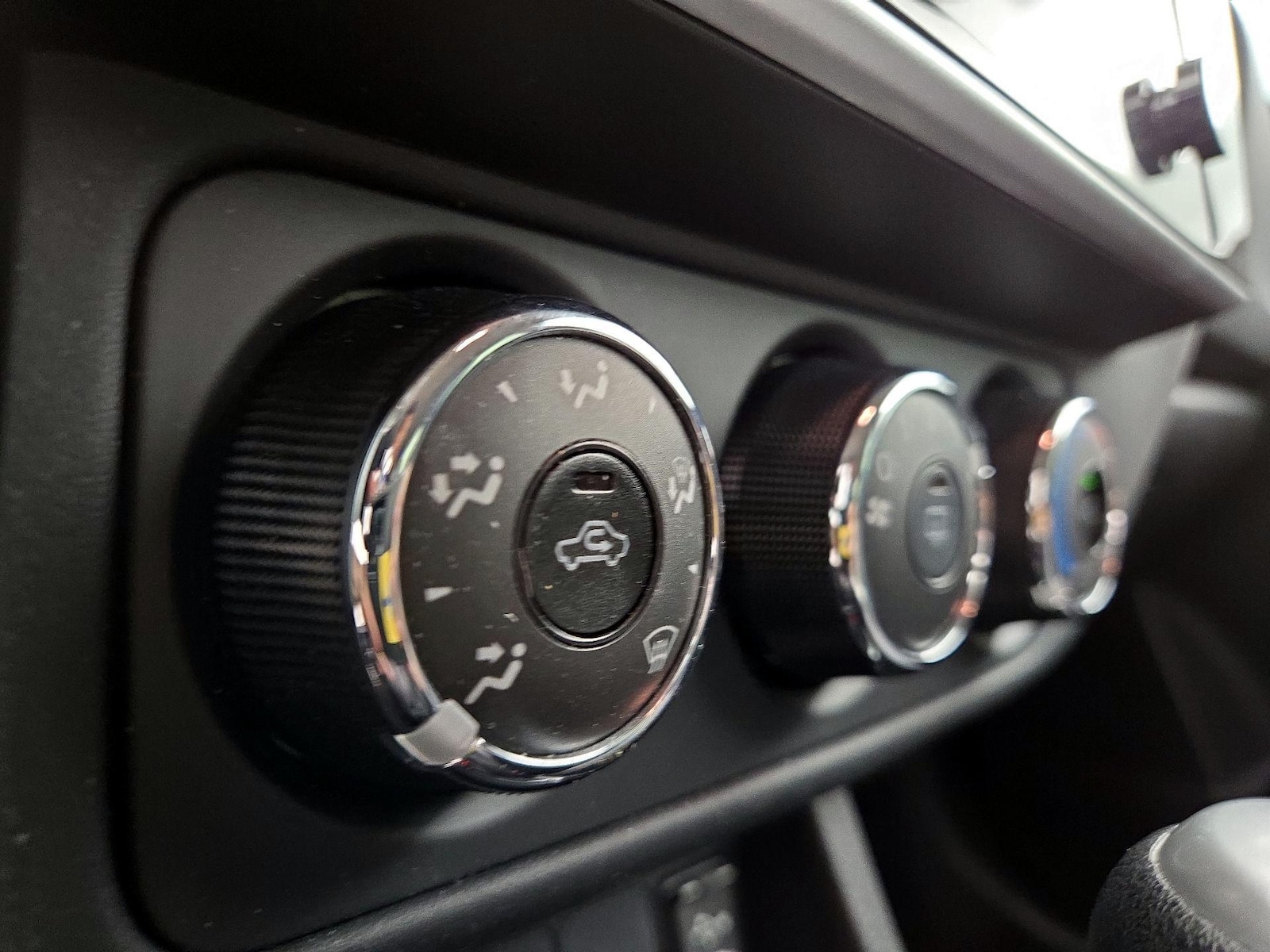 2018 Toyota Corolla L - Photo 17