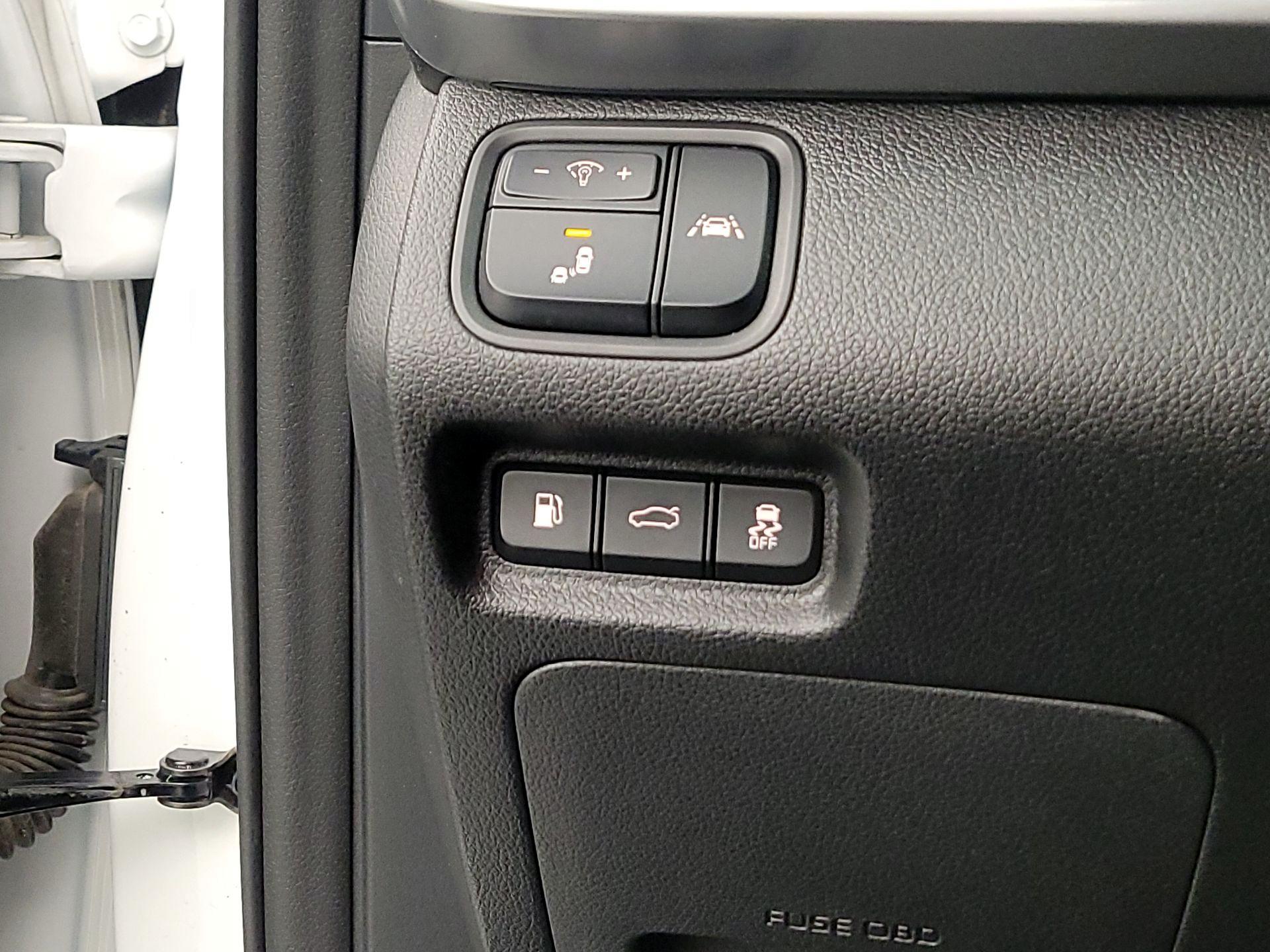 Thumbnail: 2020 Kia Optima - 13