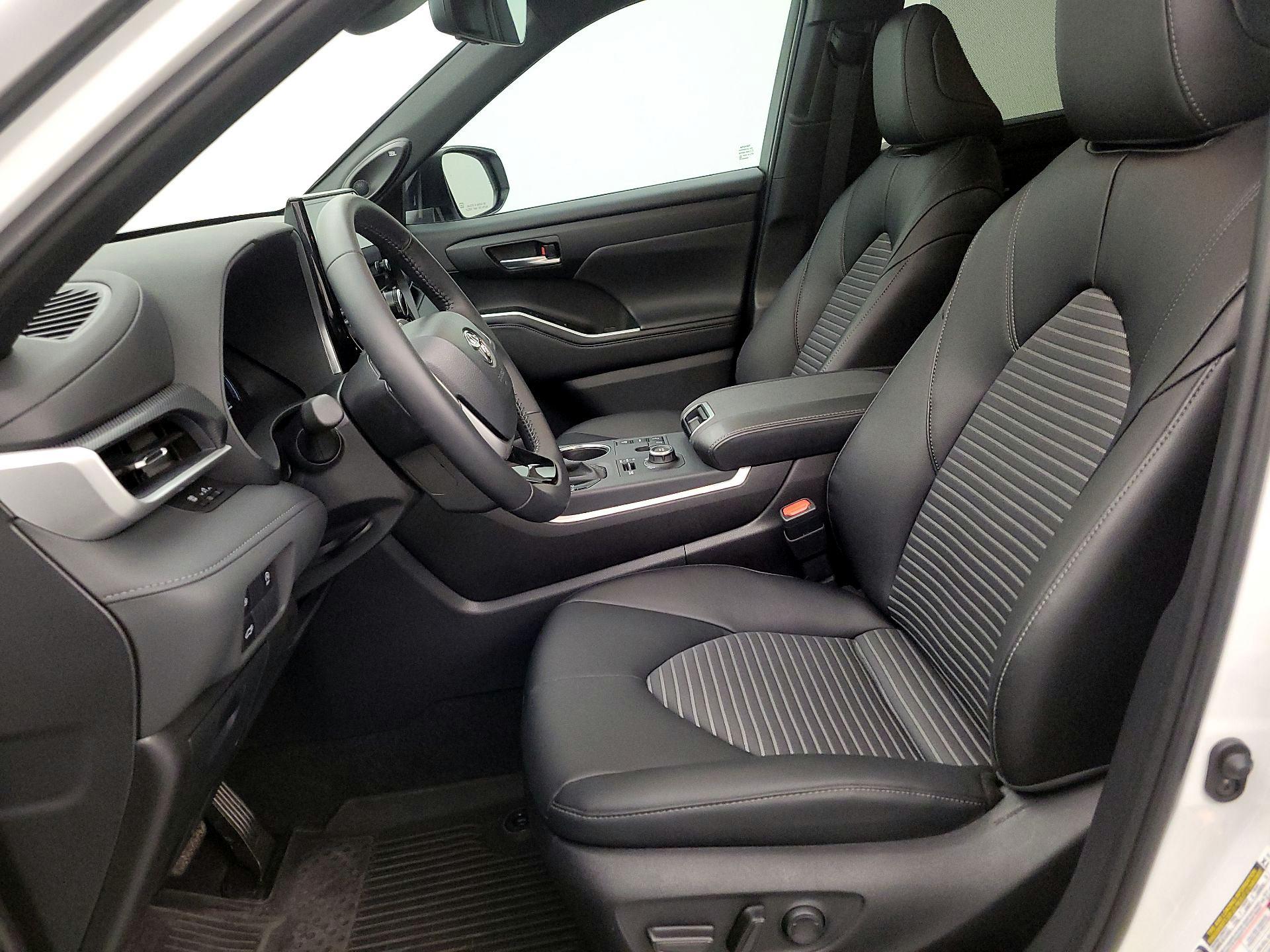 Thumbnail: 2026 Toyota Highlander - 11