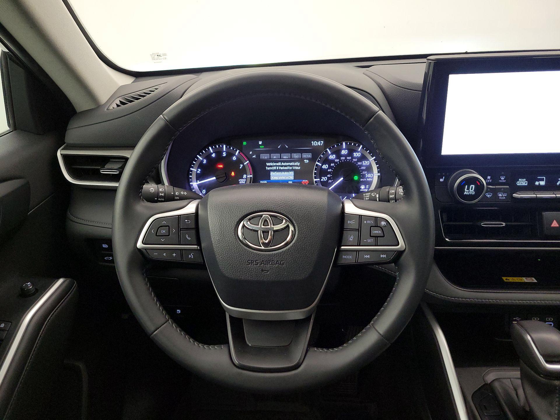 Thumbnail: 2024 Toyota Highlander - 10