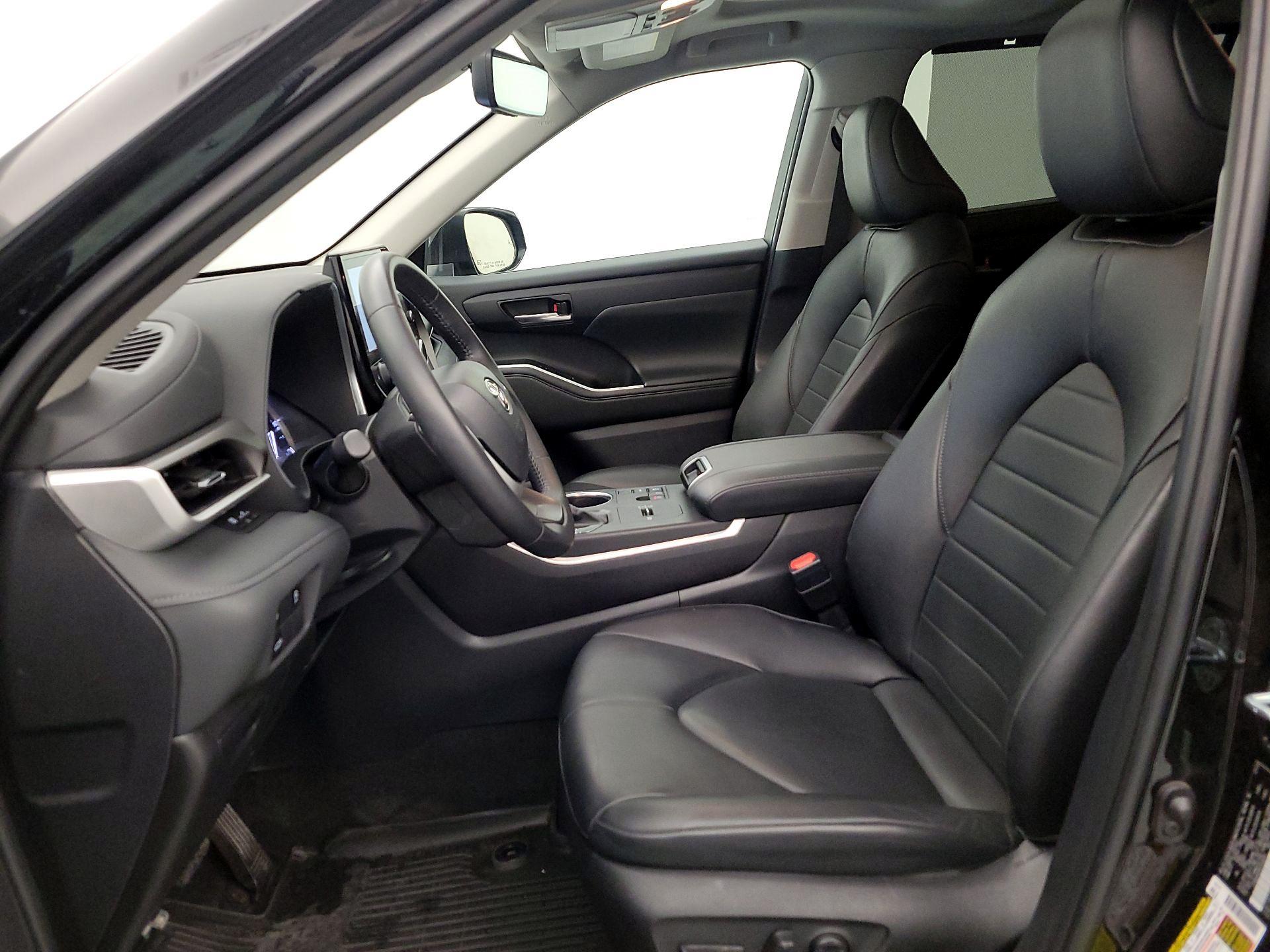 Thumbnail: 2024 Toyota Highlander - 11