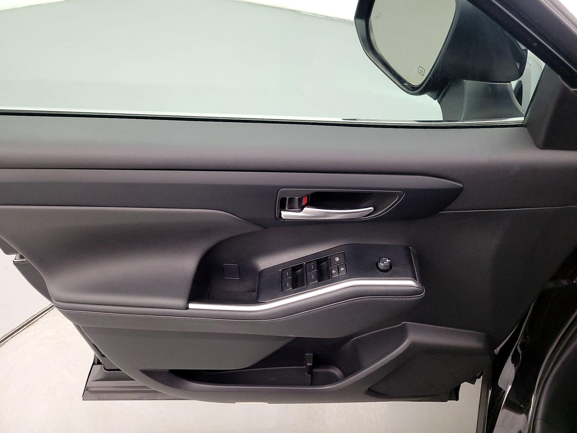 Thumbnail: 2024 Toyota Highlander - 12