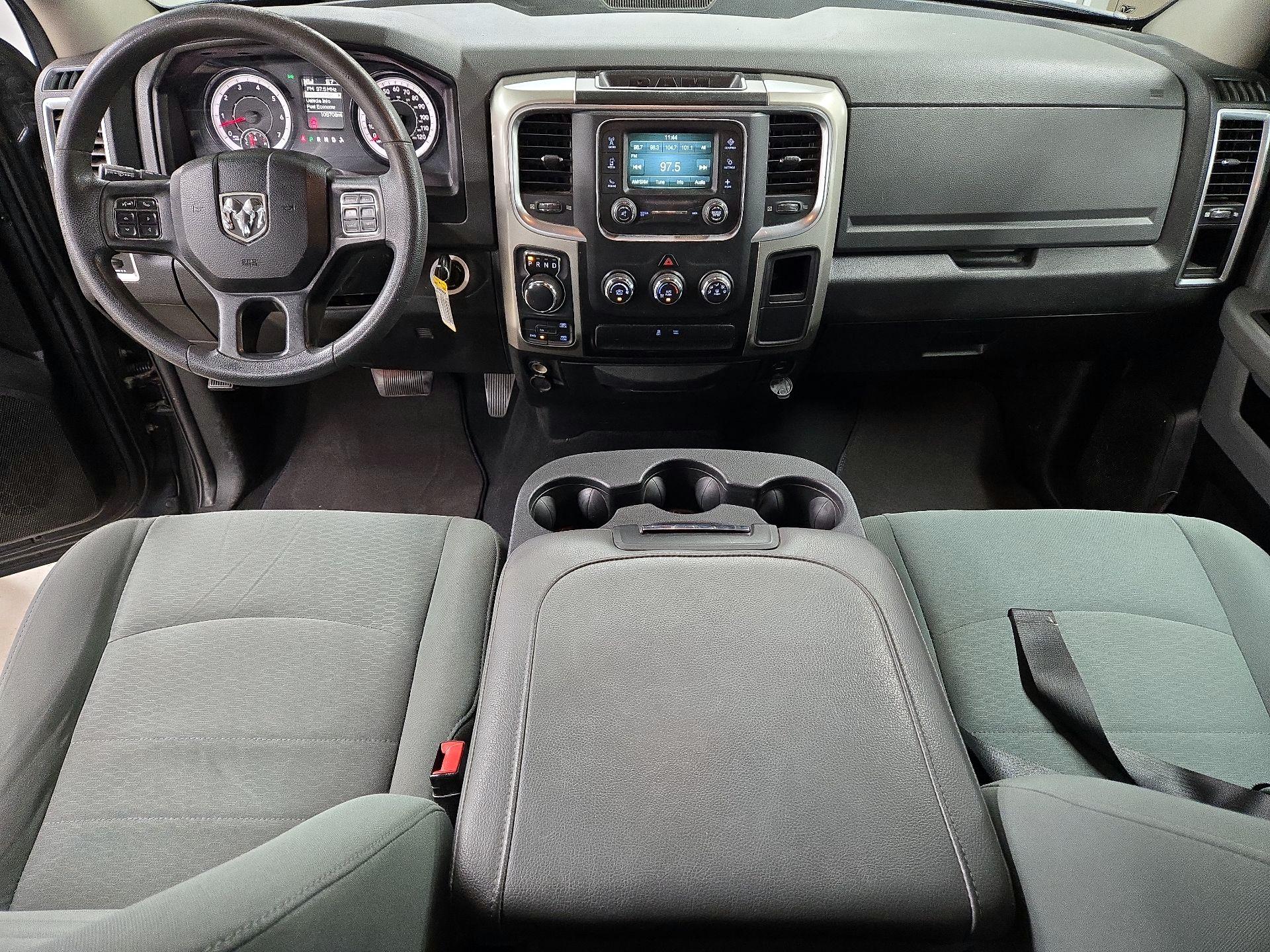 Thumbnail: 2020 RAM 1500 Classic - 9