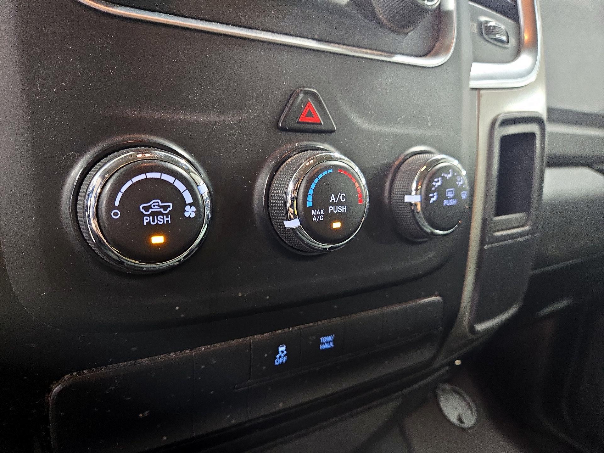 Thumbnail: 2020 RAM 1500 Classic - 16