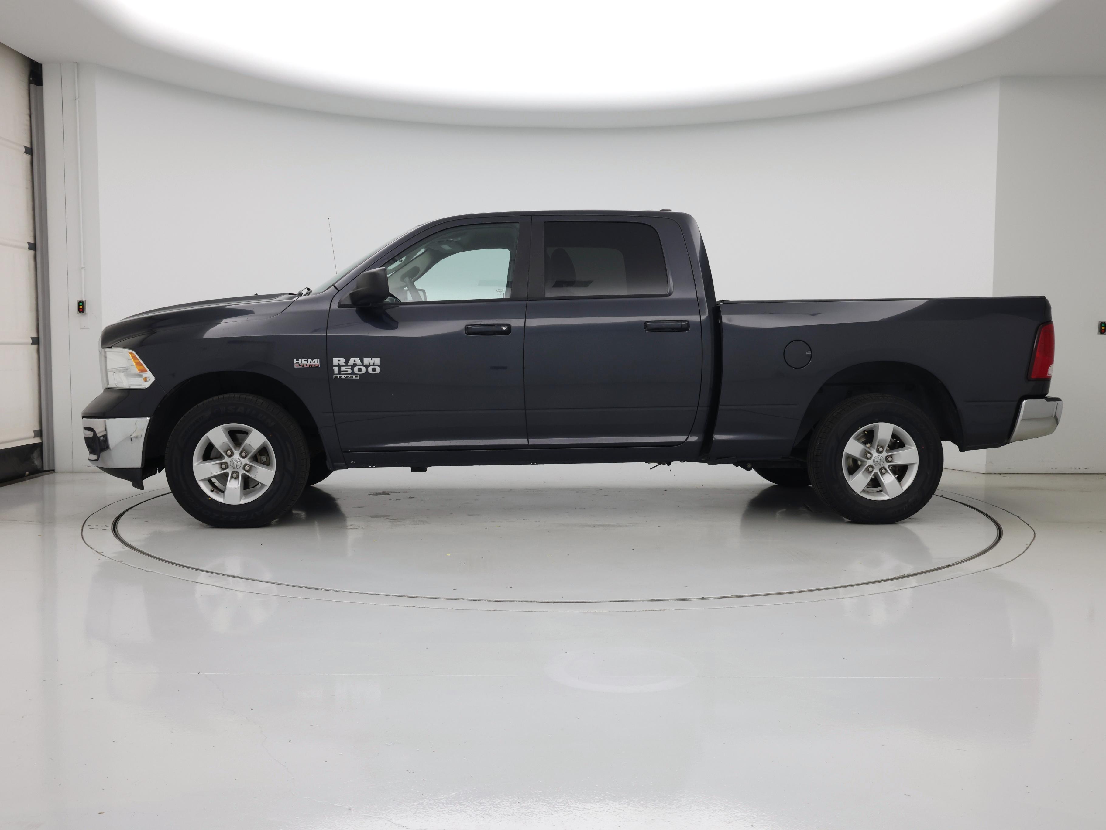 Thumbnail: 2020 RAM 1500 Classic - 3