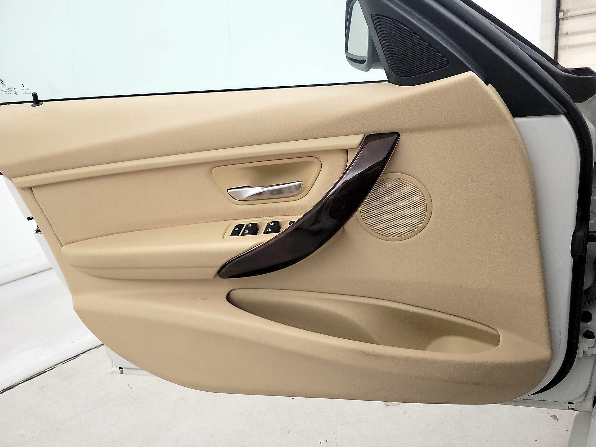 Thumbnail: 2015 BMW 3 Series - 12