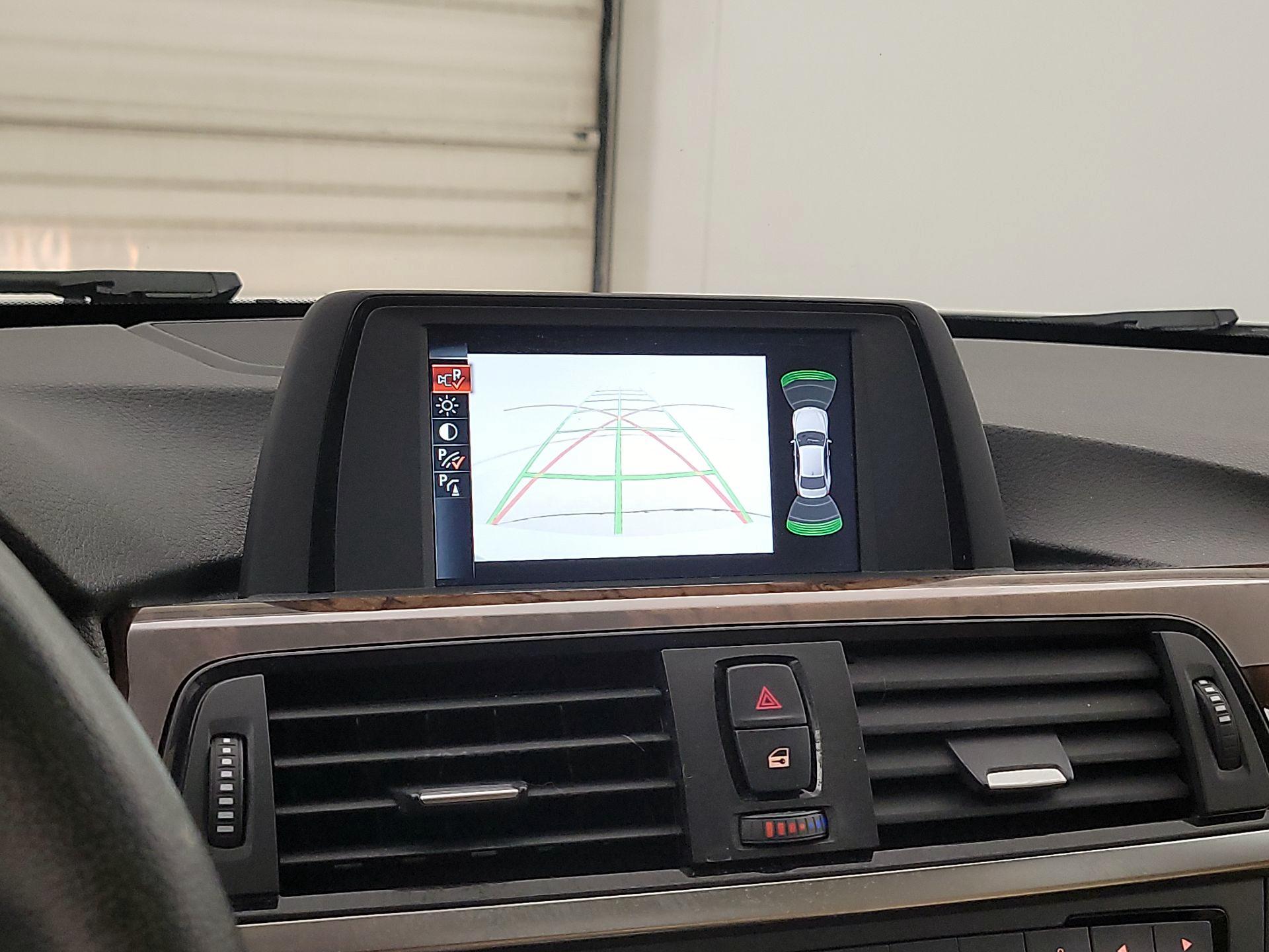 Thumbnail: 2015 BMW 3 Series - 14