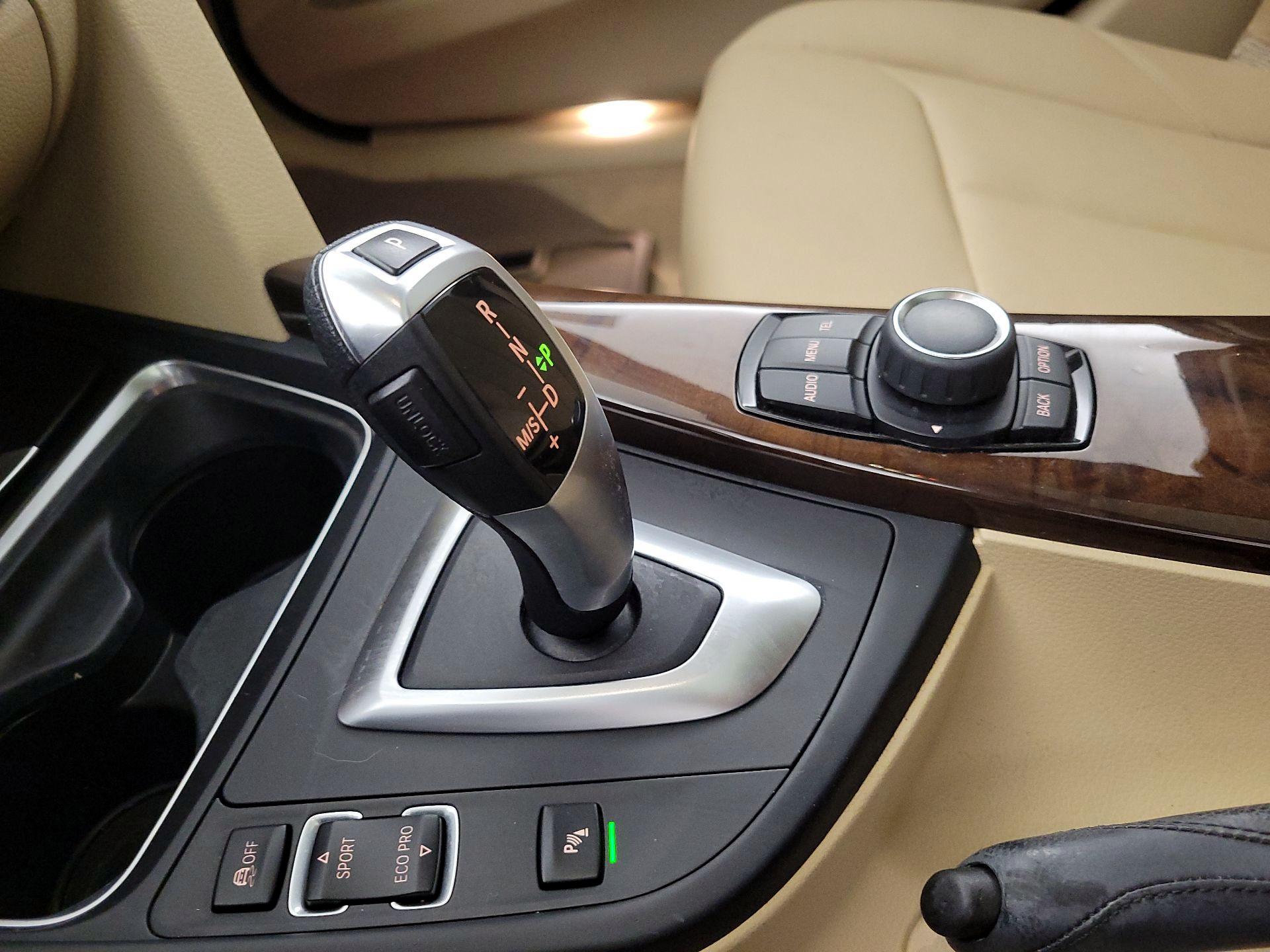 Thumbnail: 2015 BMW 3 Series - 17