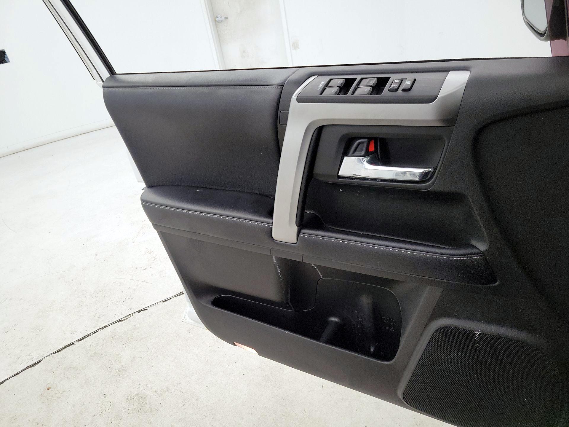 Thumbnail: 2019 Toyota 4Runner - 12