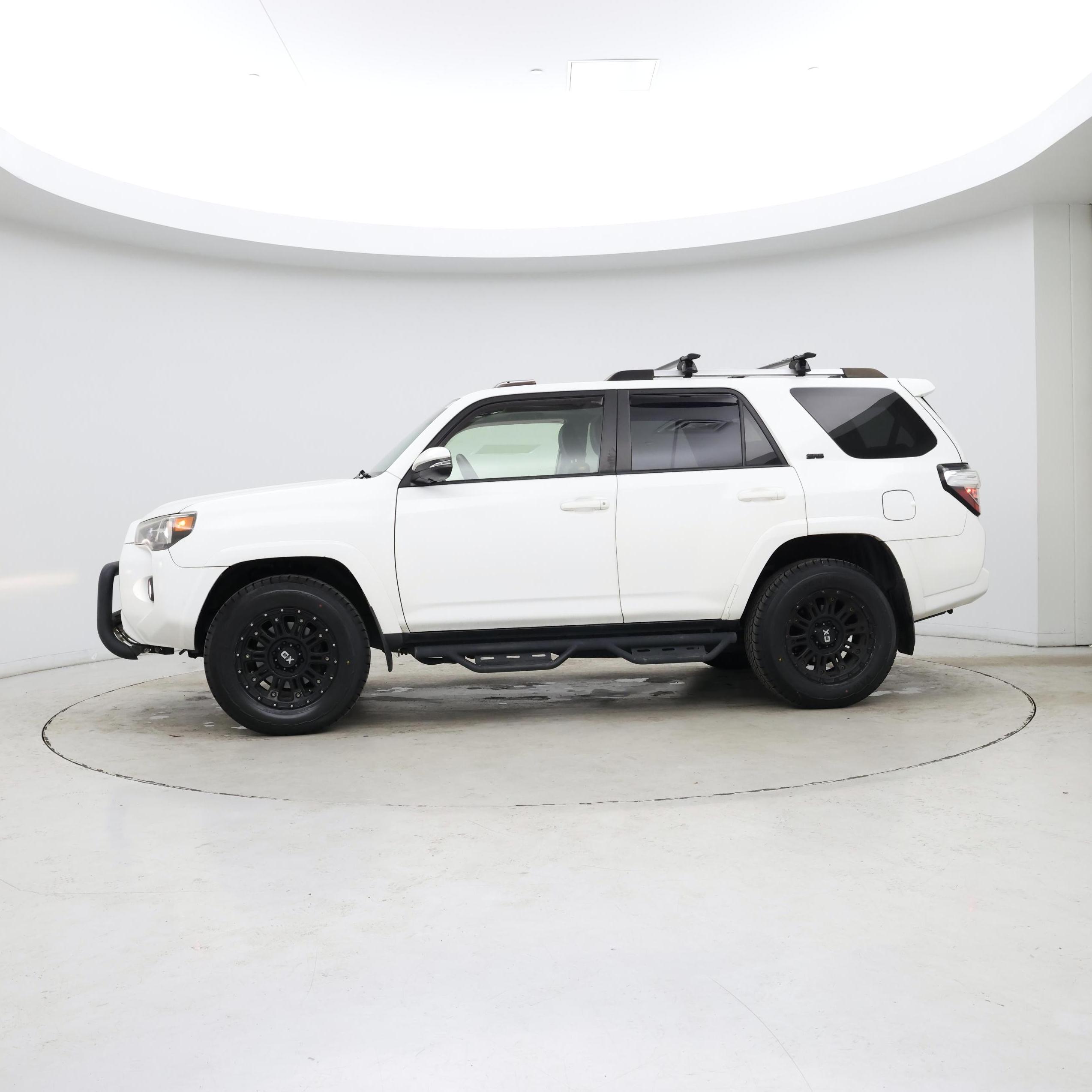 Thumbnail: 2019 Toyota 4Runner - 3