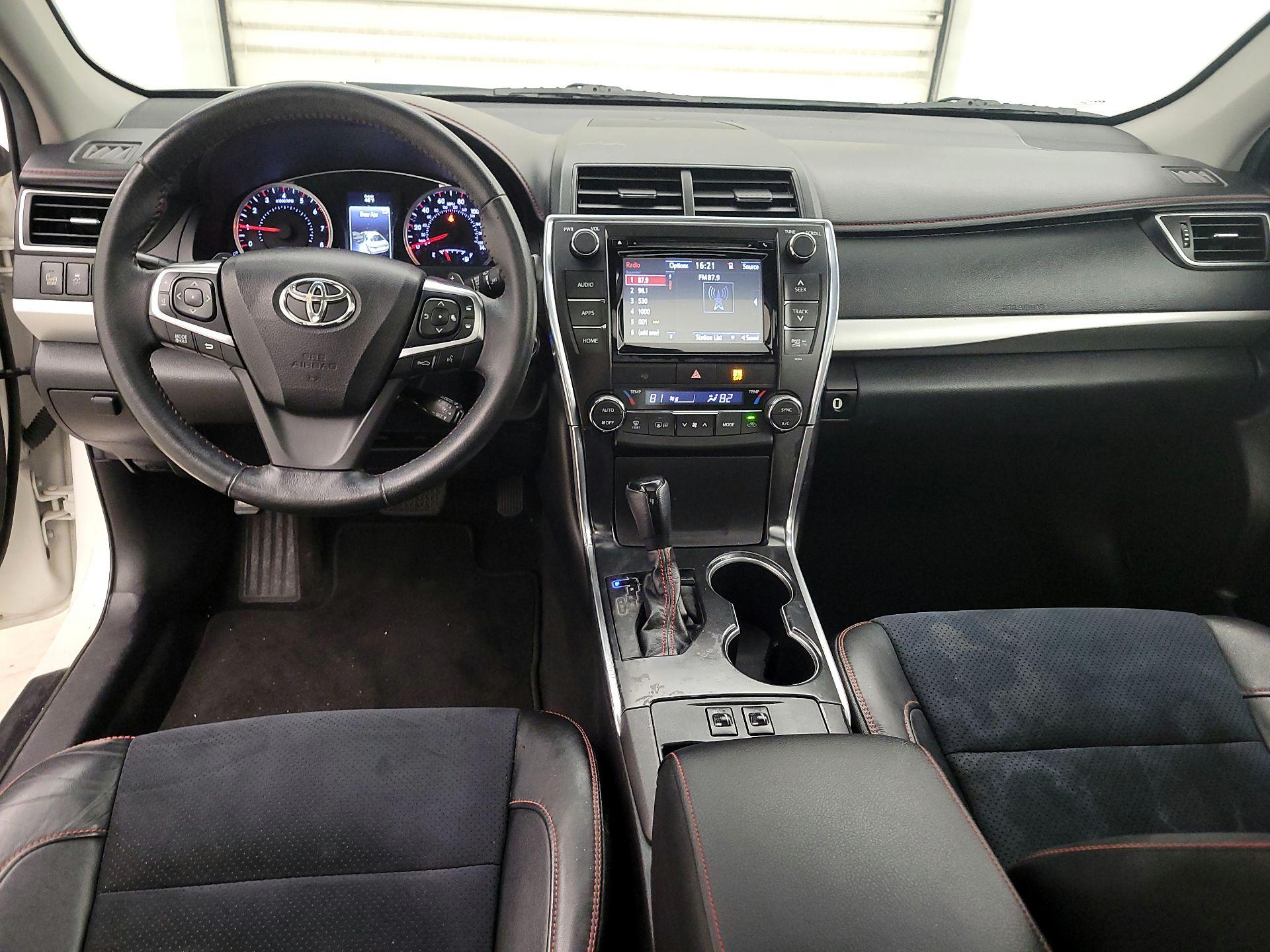 Thumbnail: 2015 Toyota Camry - 9