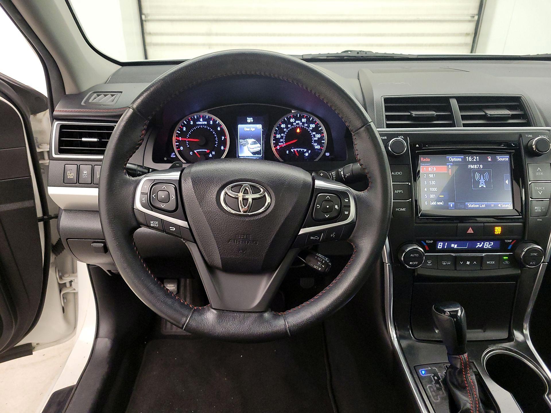 Thumbnail: 2015 Toyota Camry - 10