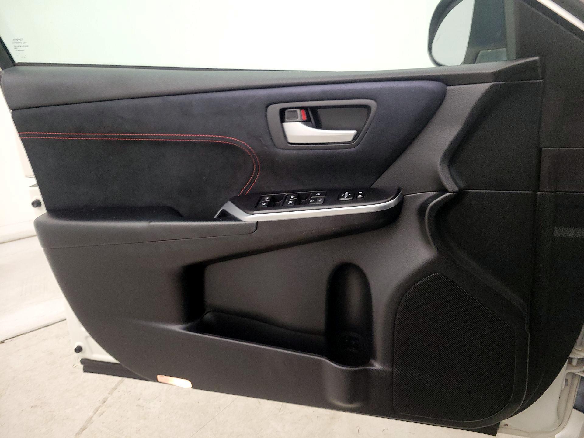 Thumbnail: 2015 Toyota Camry - 12