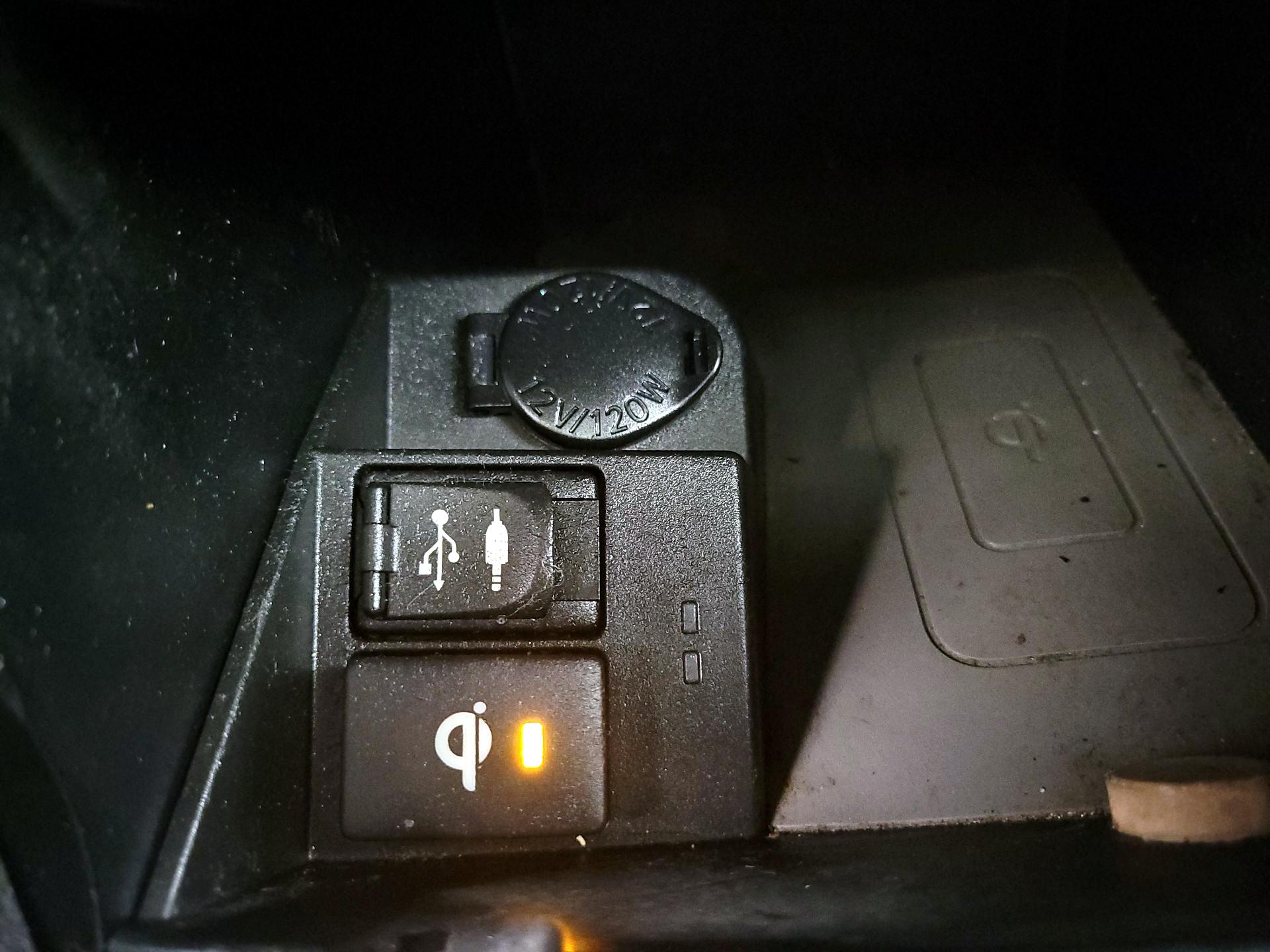 Thumbnail: 2015 Toyota Camry - 18