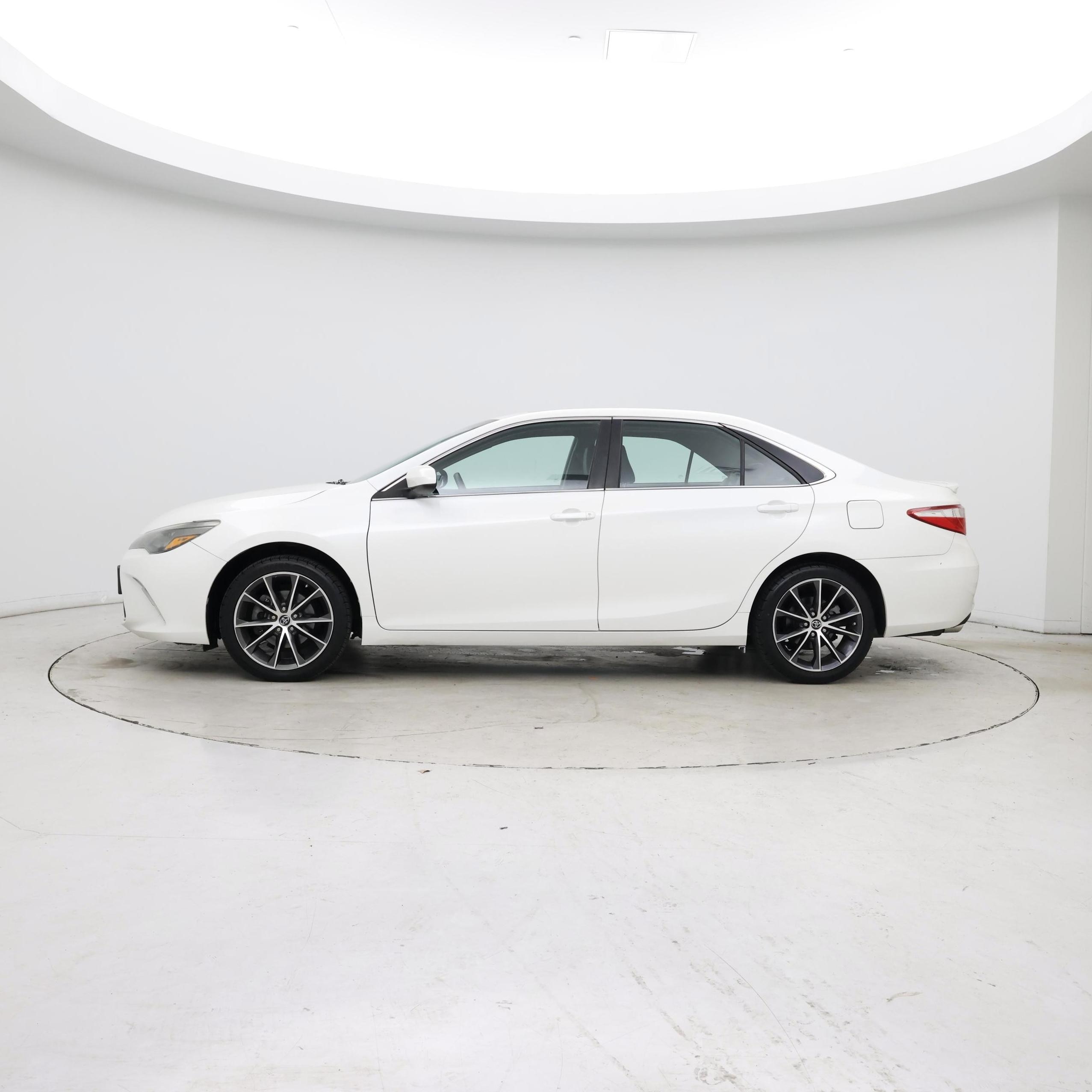 Thumbnail: 2015 Toyota Camry - 3