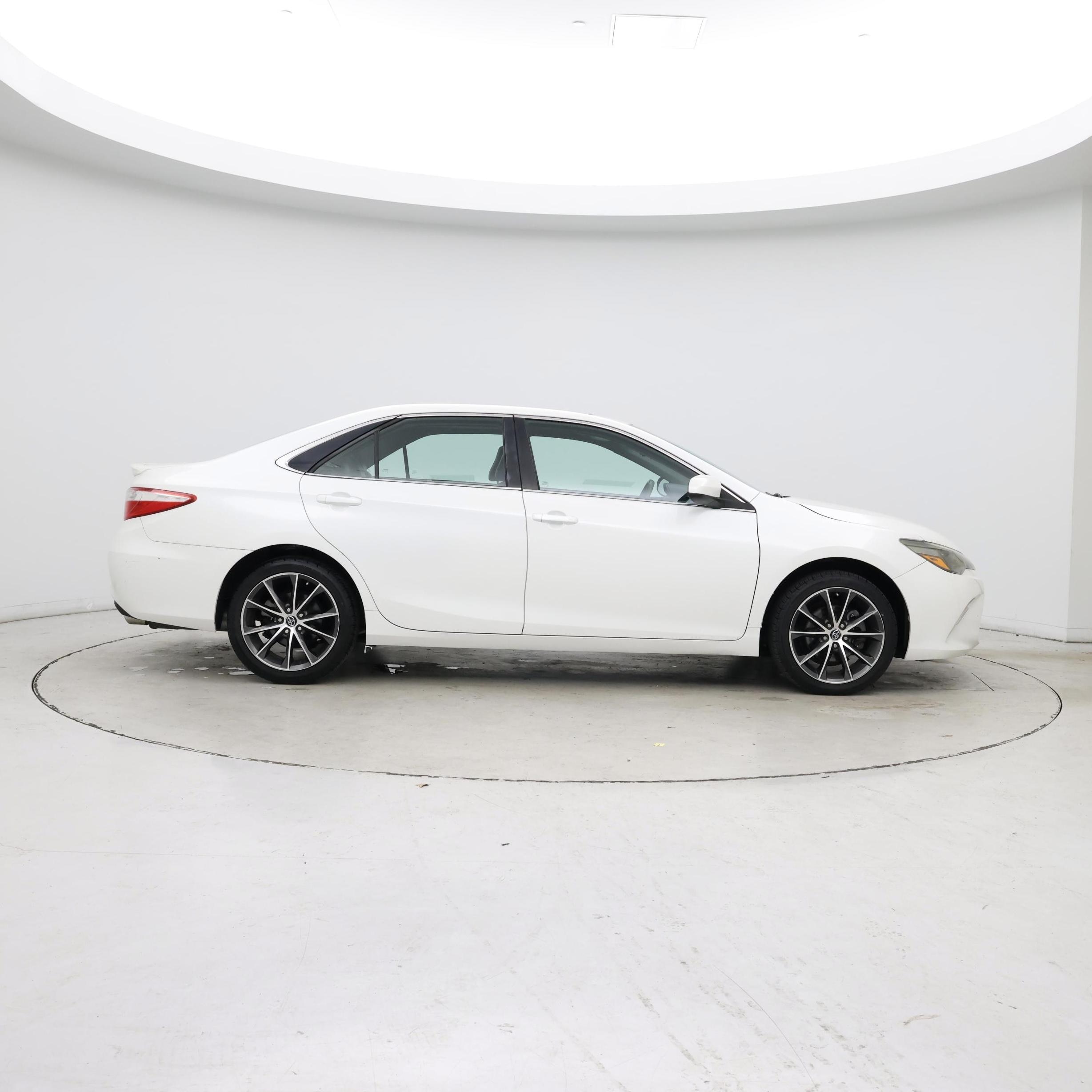 Thumbnail: 2015 Toyota Camry - 7