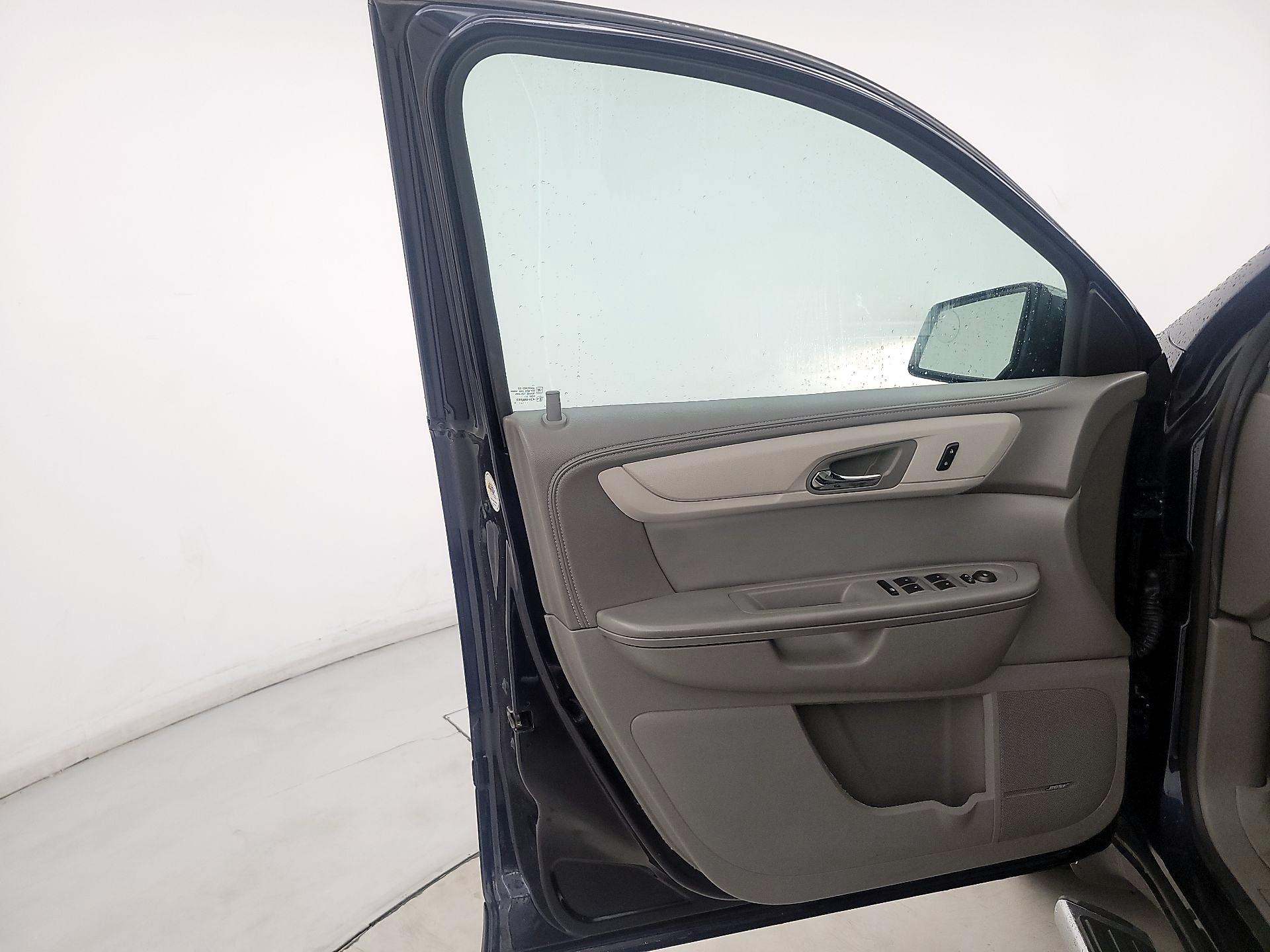 Thumbnail: 2015 Chevrolet Traverse - 12