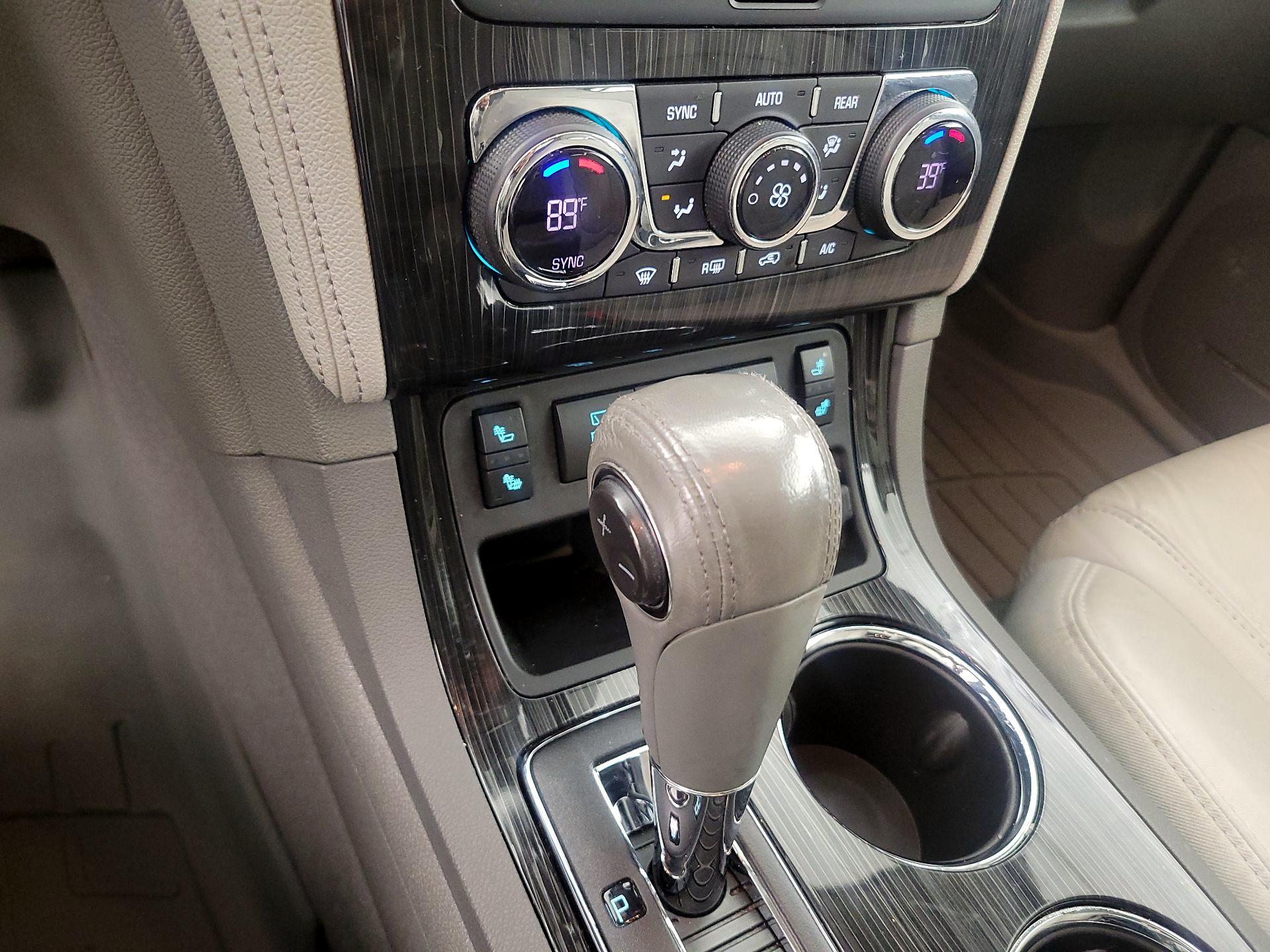 Thumbnail: 2015 Chevrolet Traverse - 17