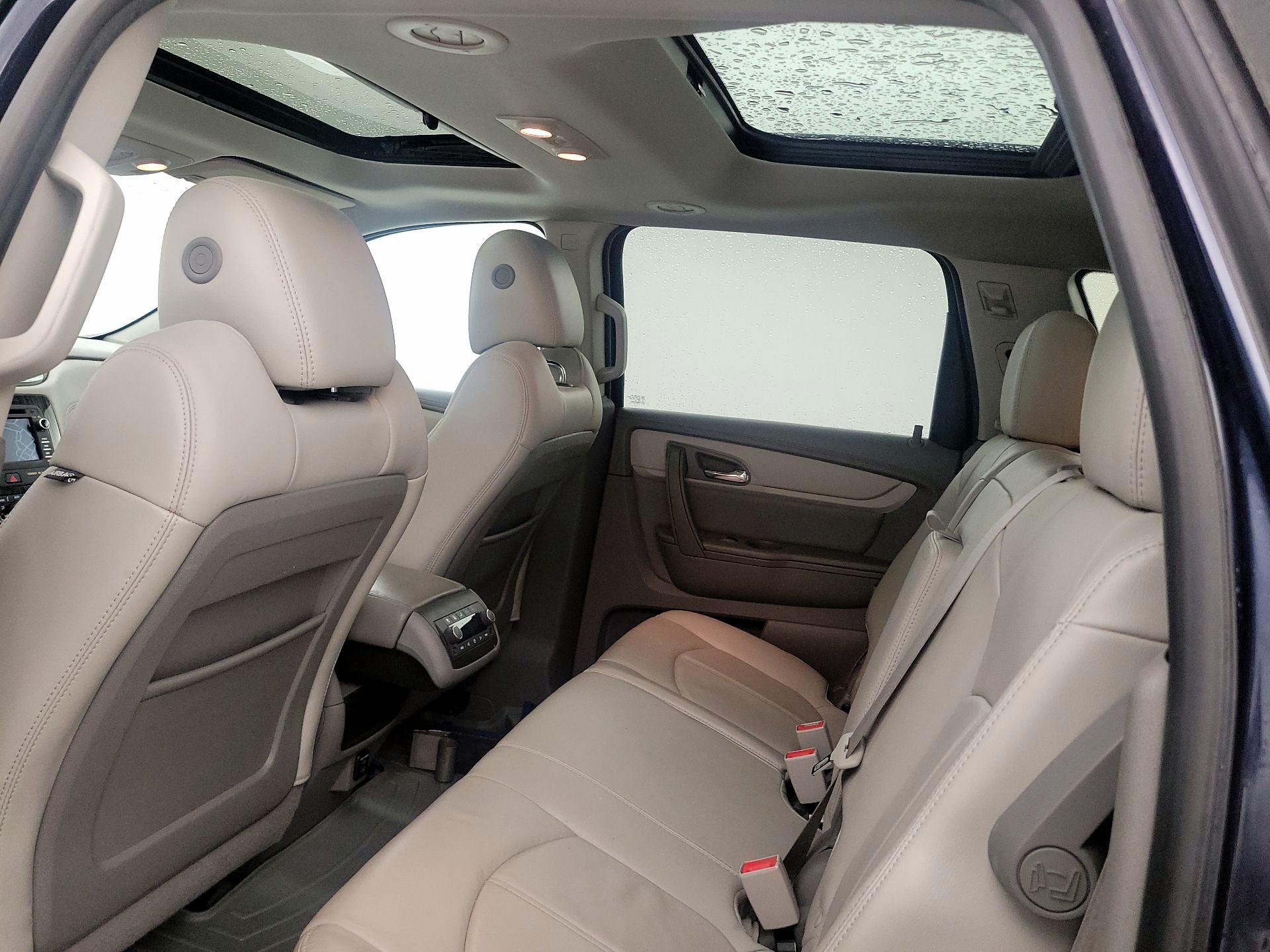 Thumbnail: 2015 Chevrolet Traverse - 20