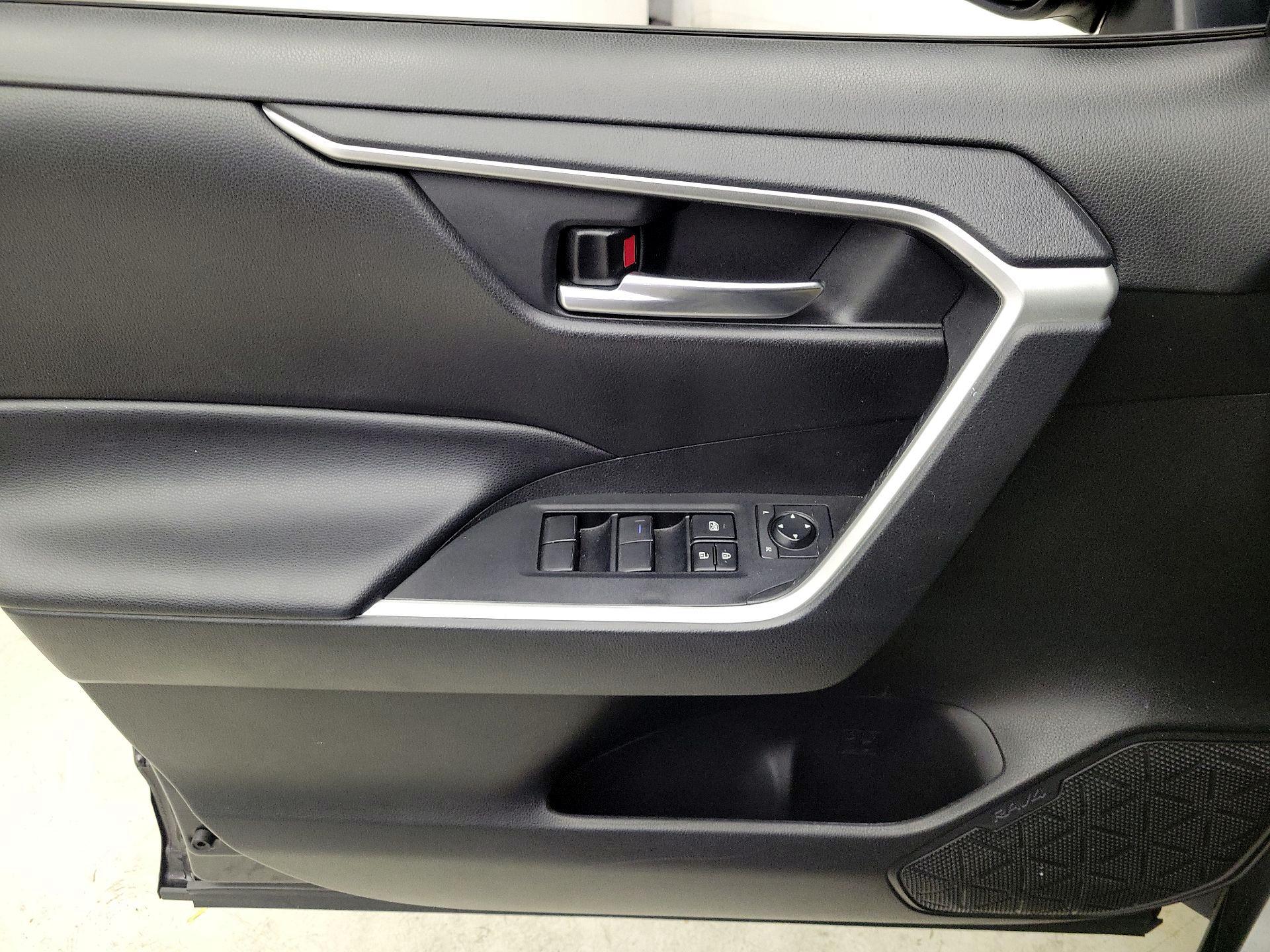 Thumbnail: 2021 Toyota RAV4 - 12